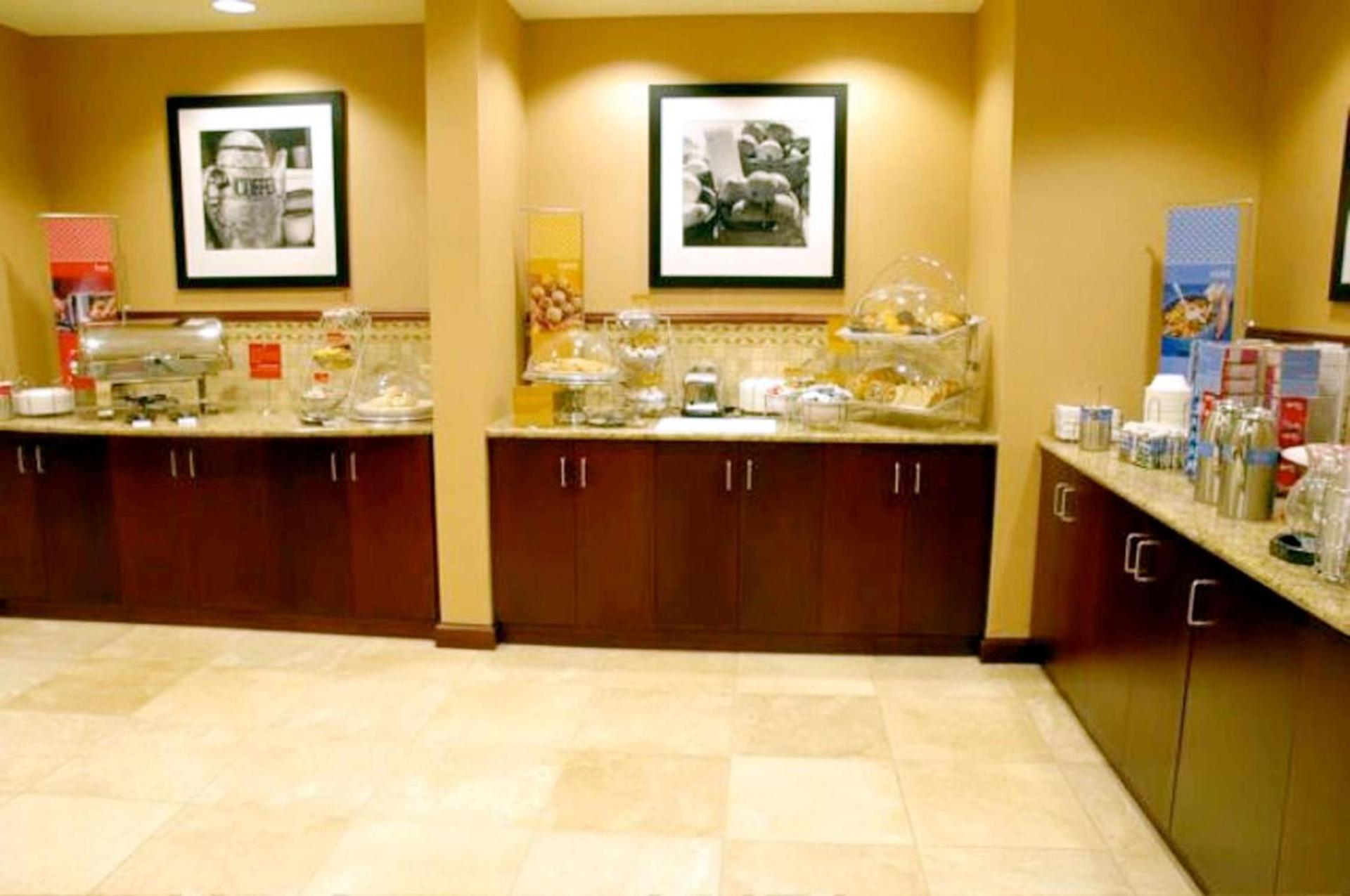 Hampton Inn Calera photo 9