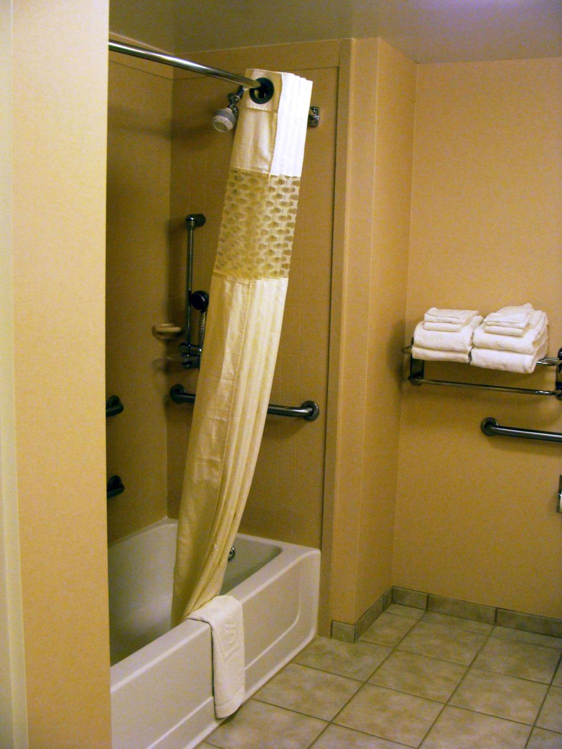 Hampton Inn Calera photo 13