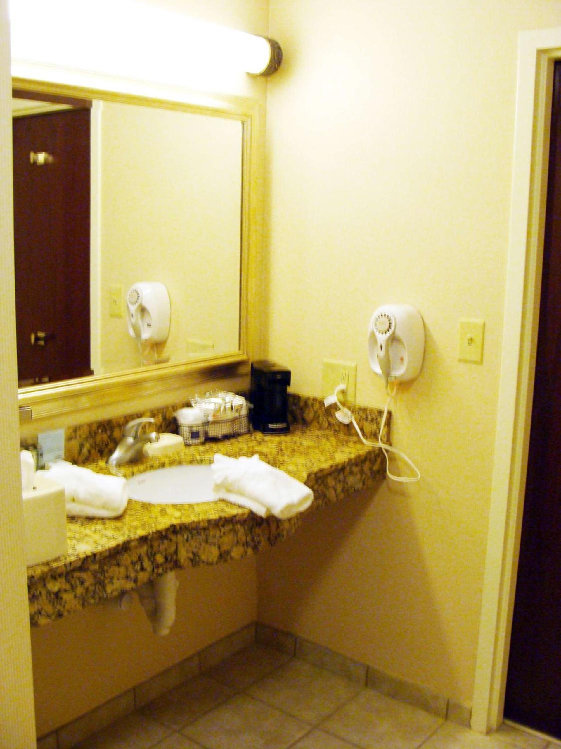 Hampton Inn Calera photo 19