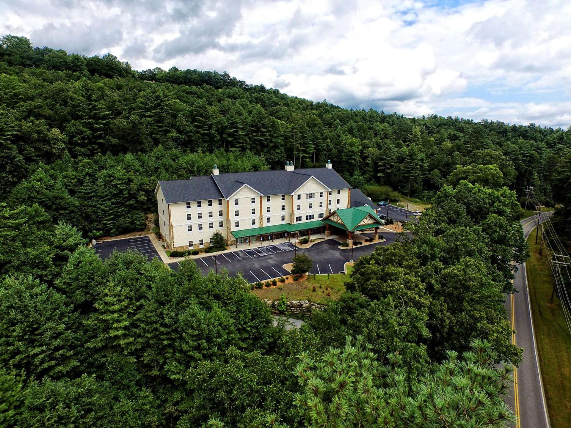 Hampton Inn & Suites Cashiers - Sapphire Valley — hotel in Sapphire