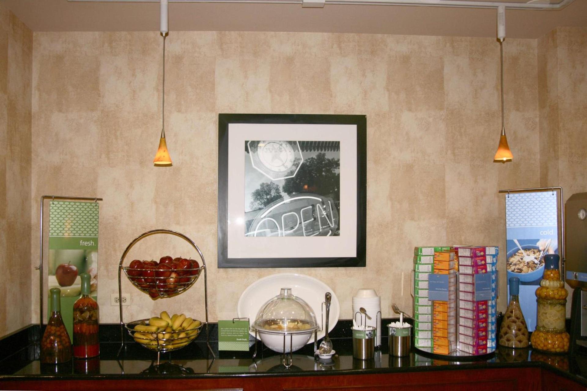 Hampton Inn & Suites Bolingbrook photo 11