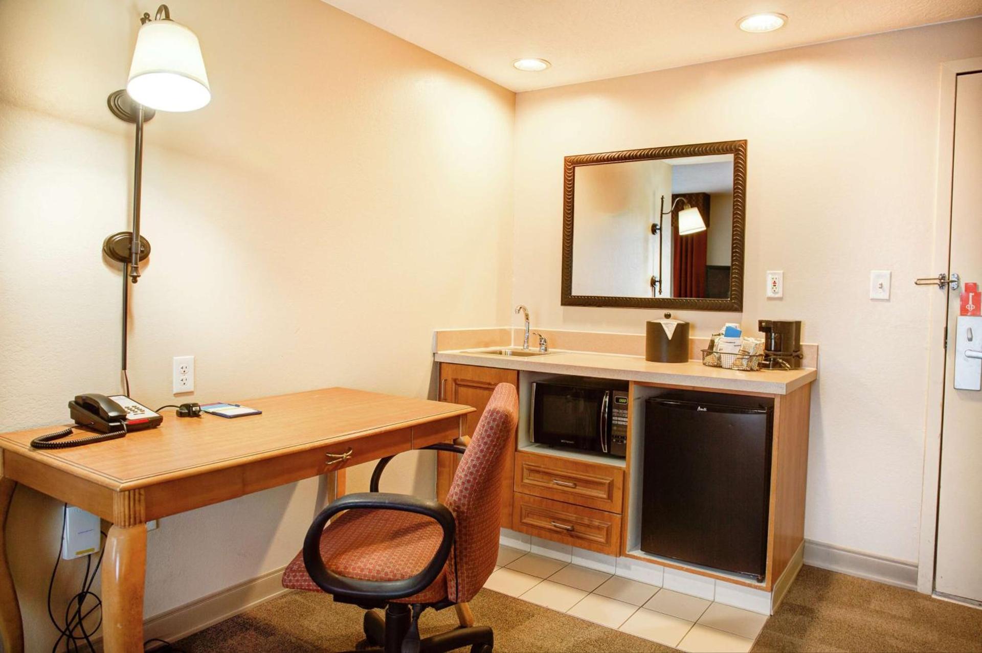 Spark by Hilton Cedar City photo 17