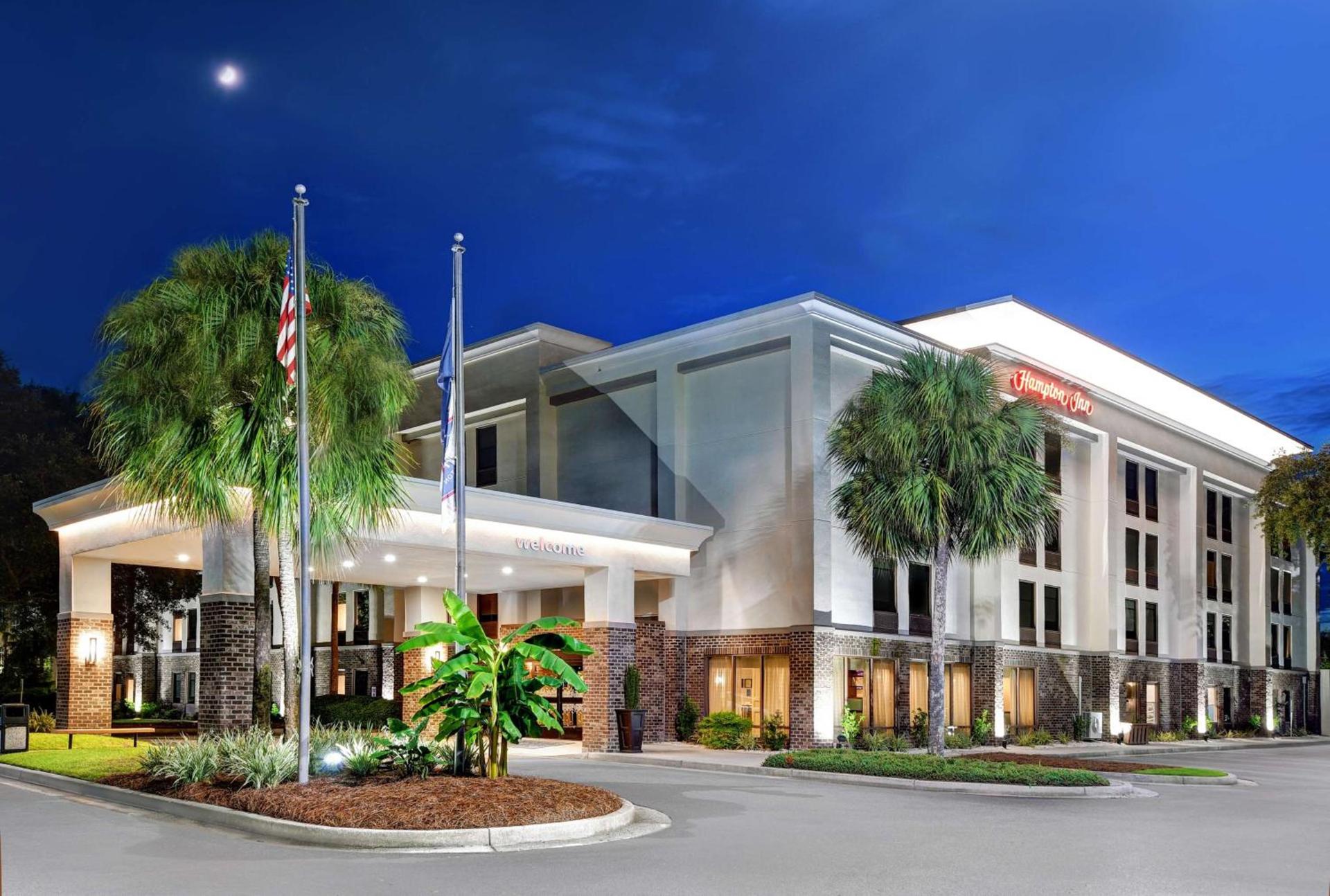Hampton Inn Patriots Point photo 2