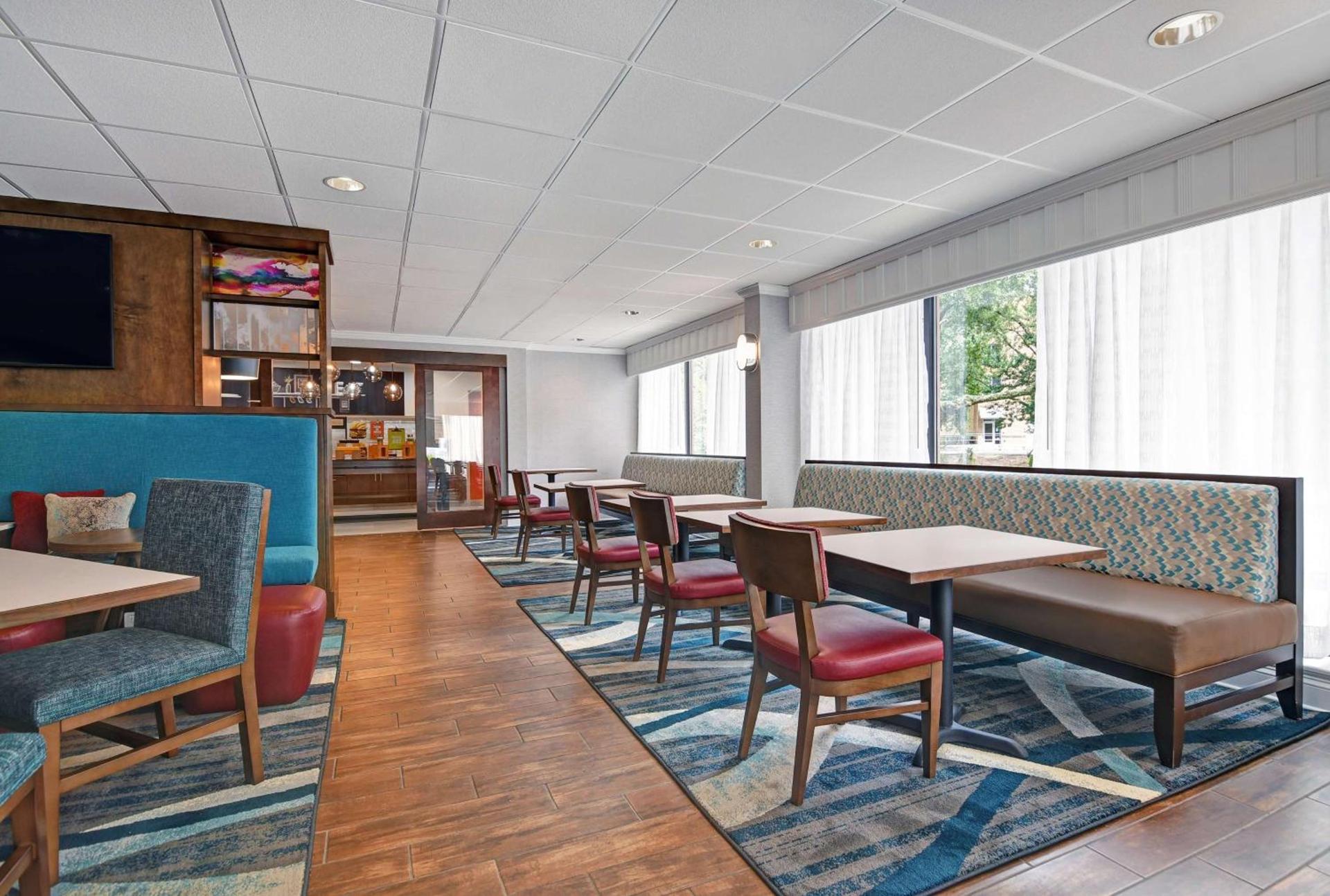 Hampton Inn Patriots Point photo 4