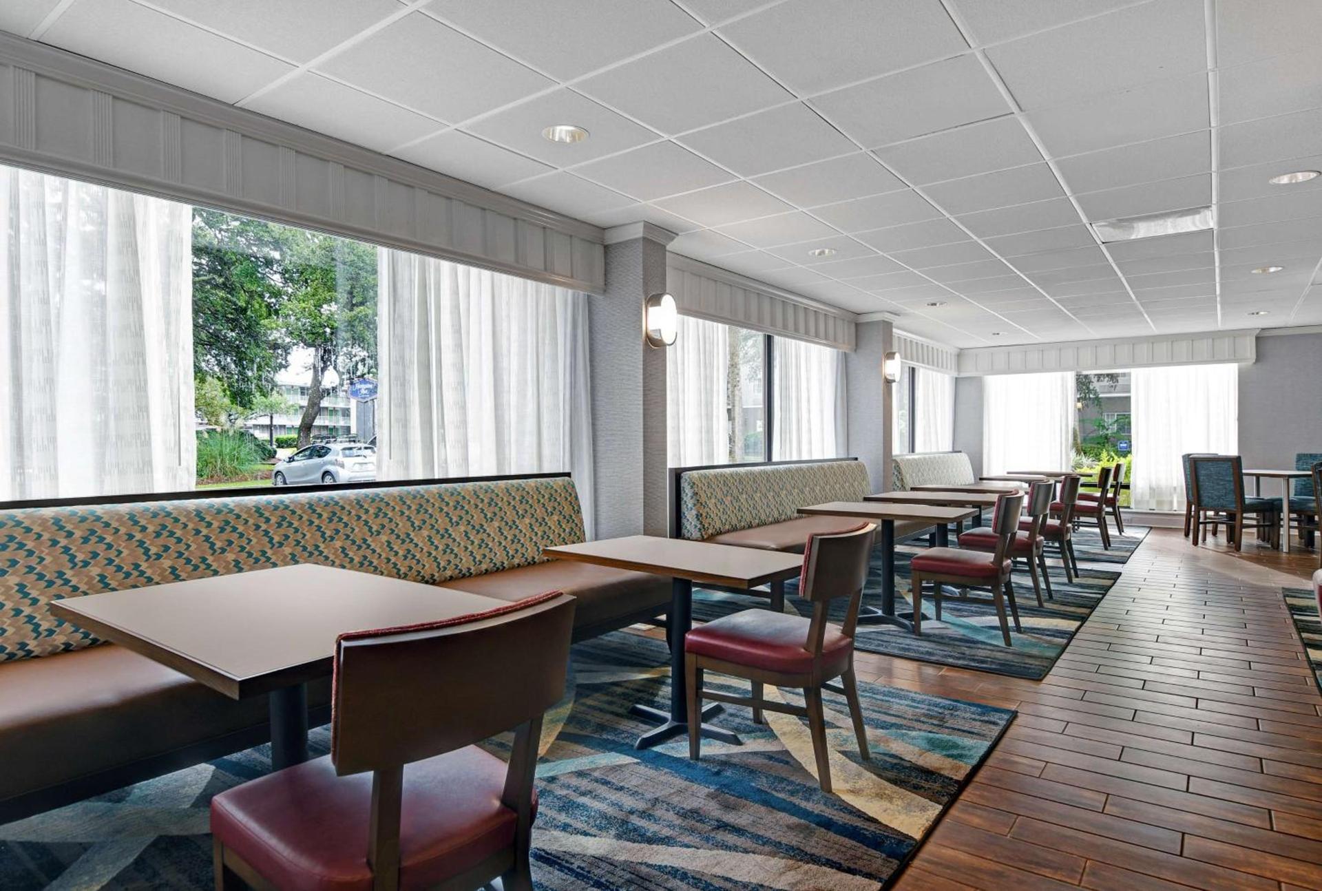 Hampton Inn Patriots Point photo 10