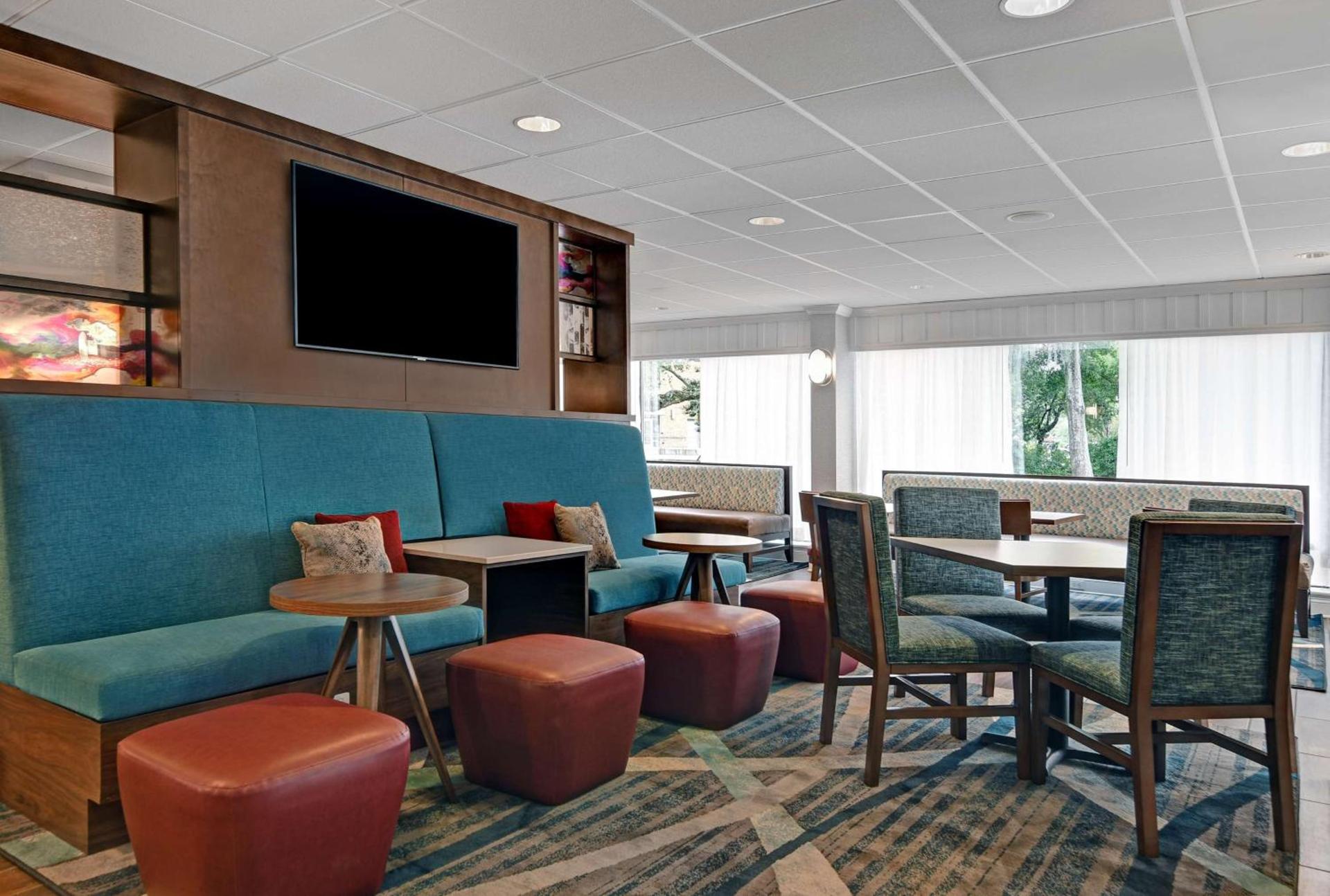 Hampton Inn Patriots Point photo 11