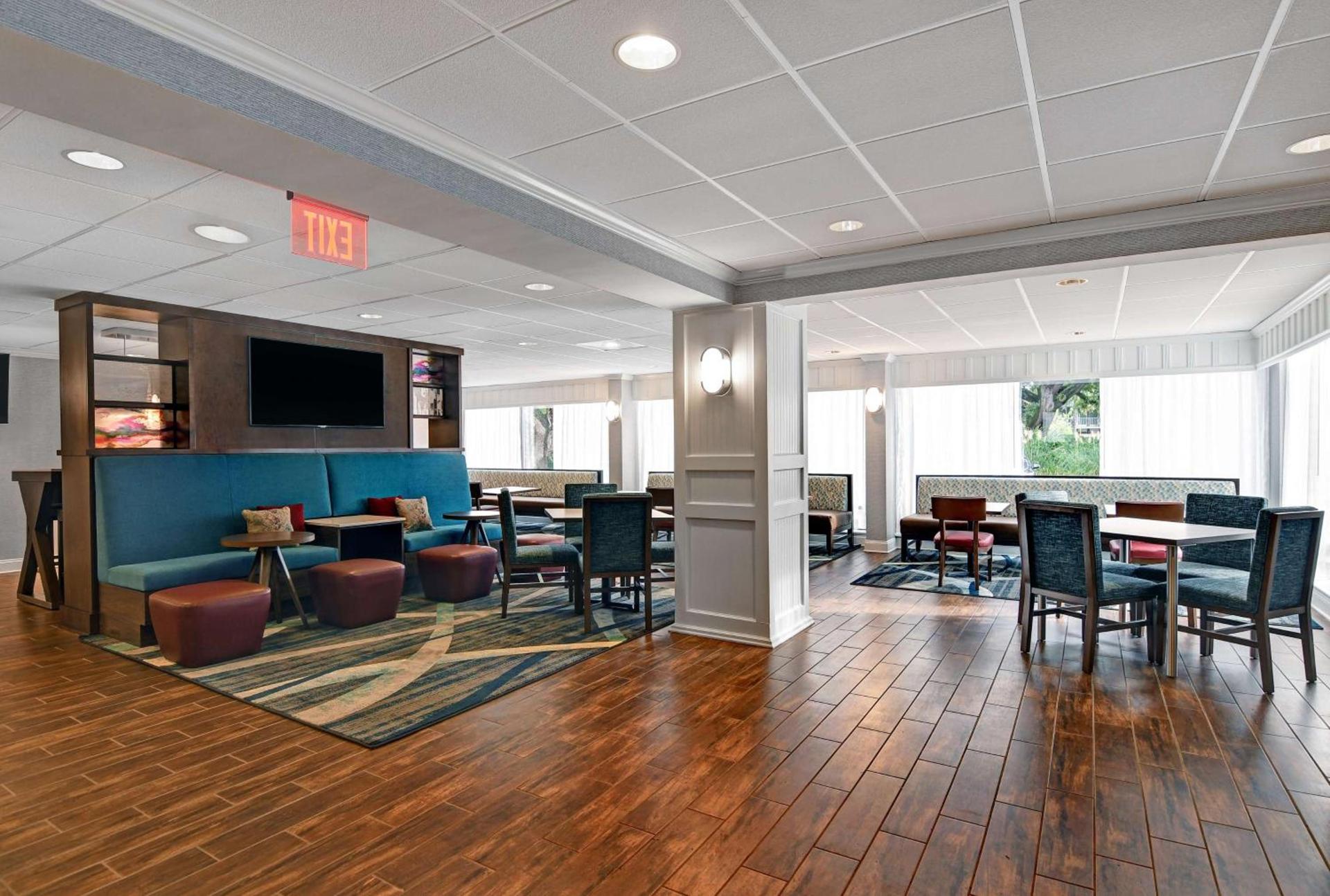 Hampton Inn Patriots Point photo 12