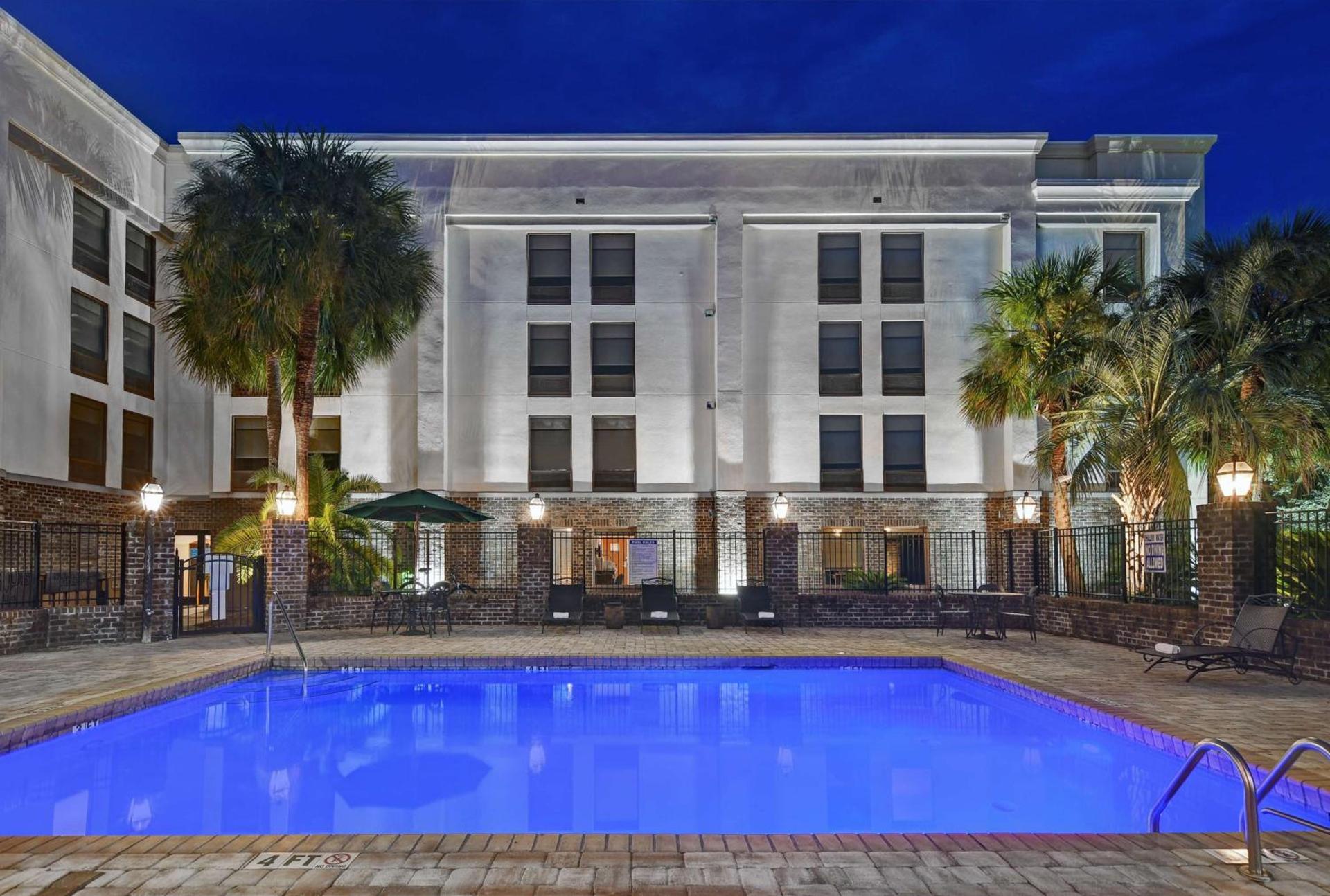Hampton Inn Patriots Point photo 15