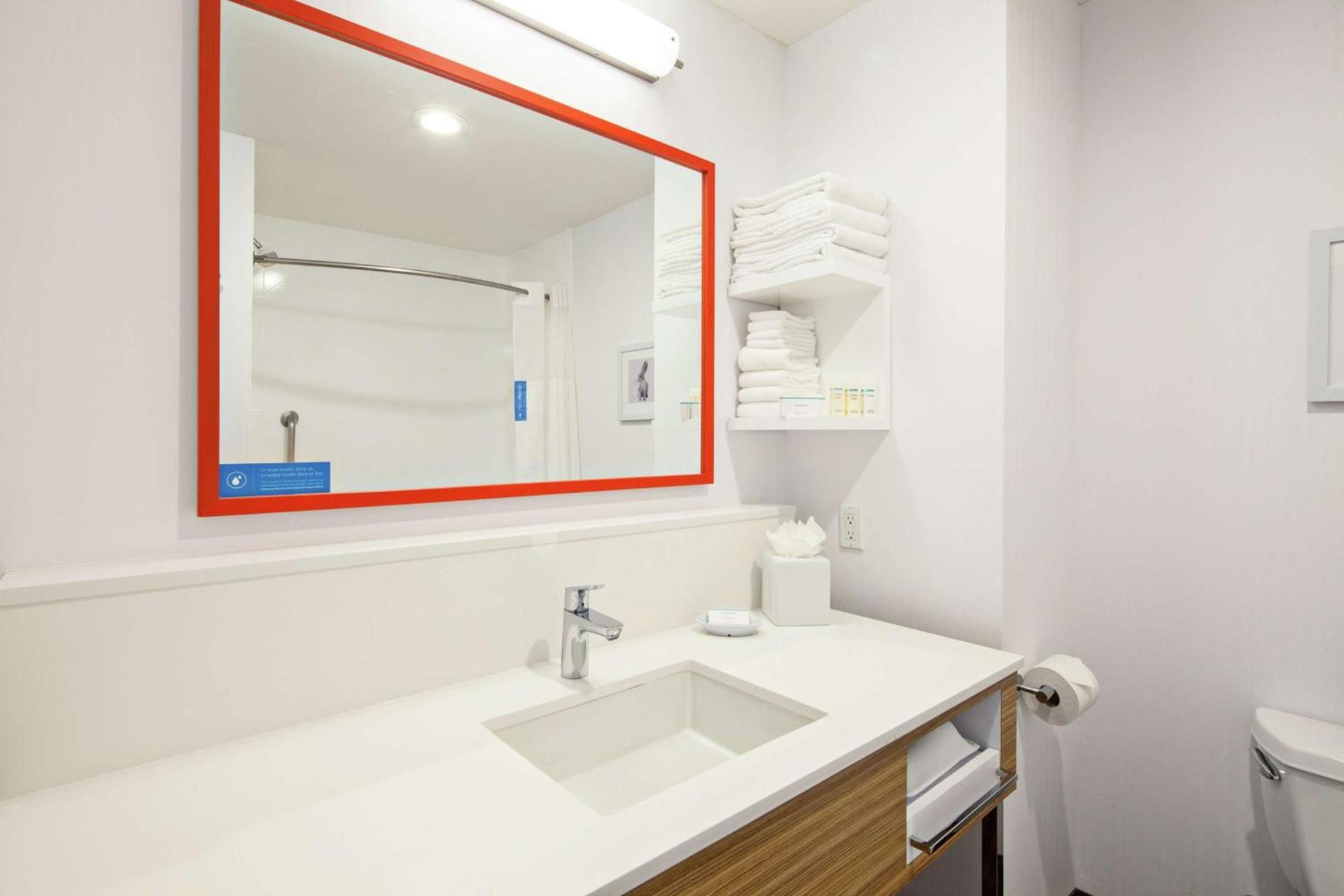 Hampton Inn & Suites Chino Hills photo 16