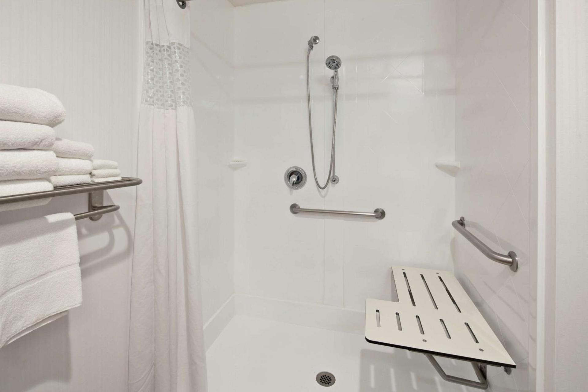 Hampton Inn & Suites Chino Hills photo 21