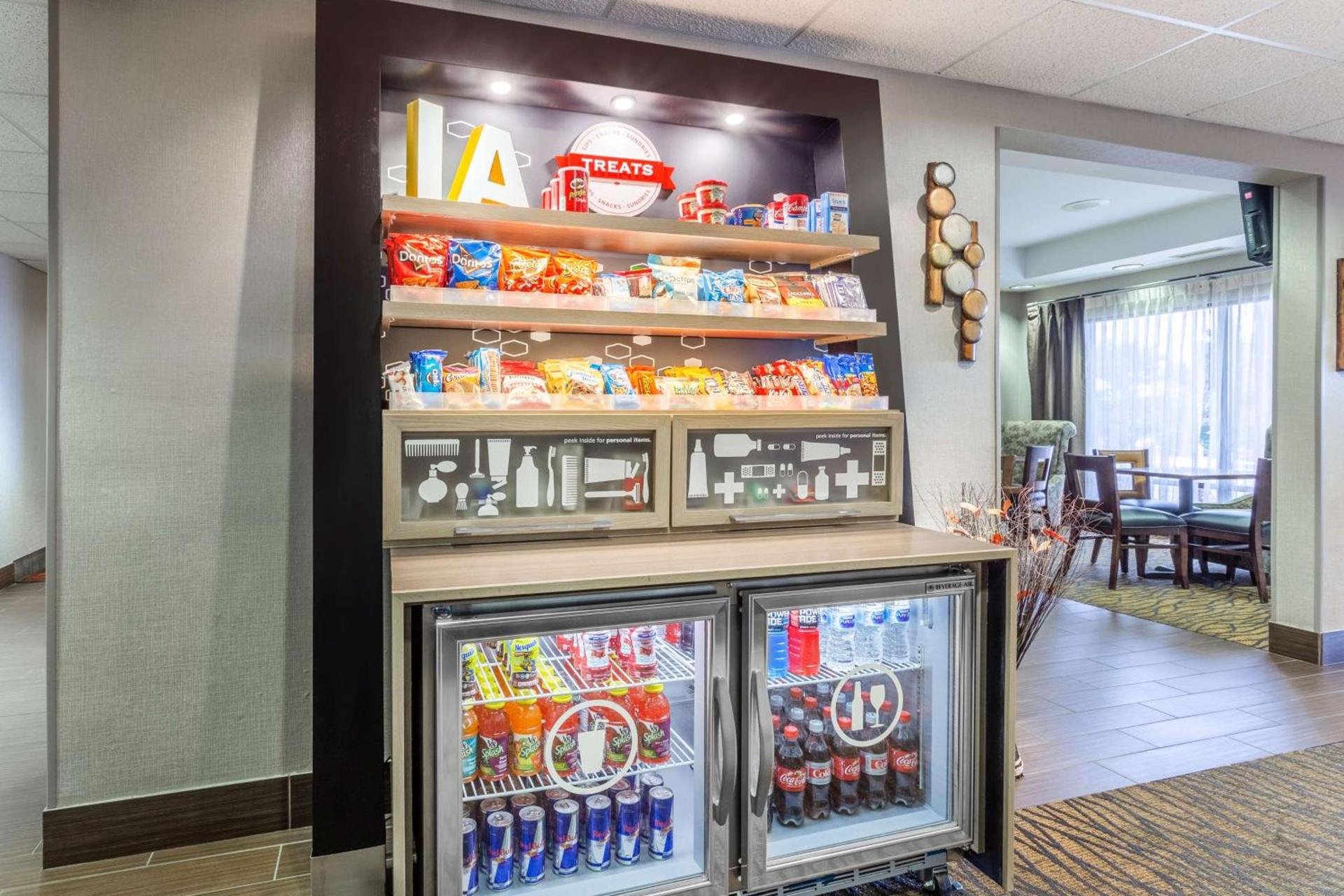 Hampton Inn Cedar Rapids photo 8