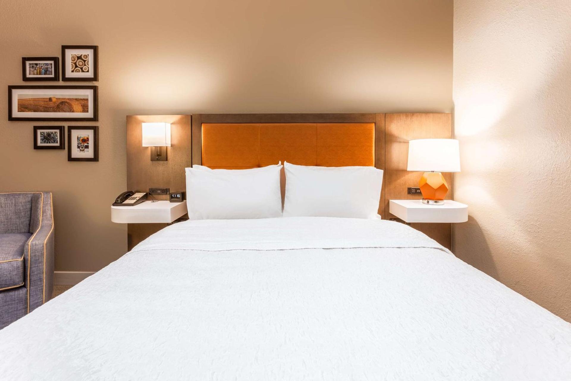 Hampton Inn Cedar Rapids photo 17