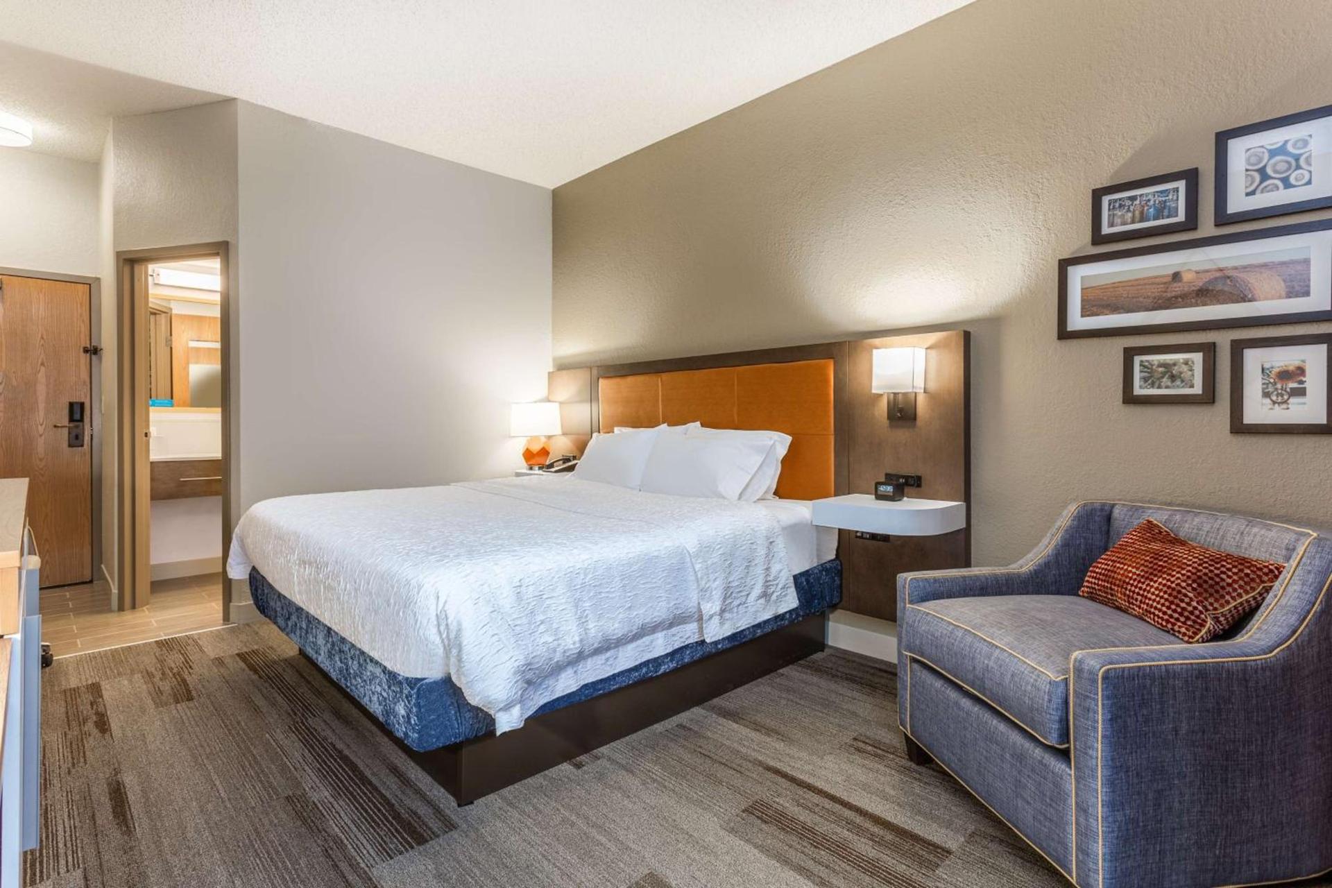 Hampton Inn Cedar Rapids photo 18