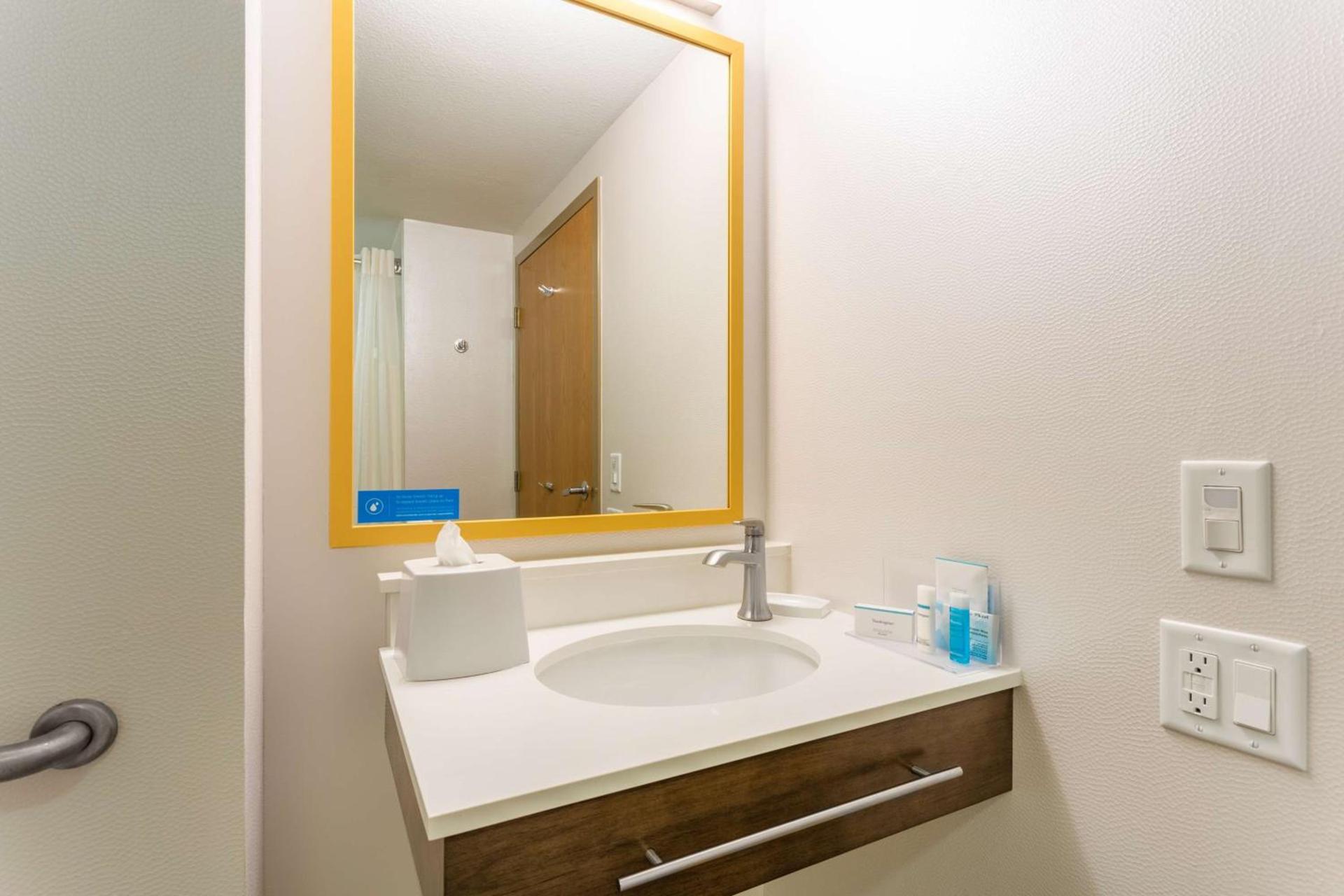 Hampton Inn Cedar Rapids photo 21