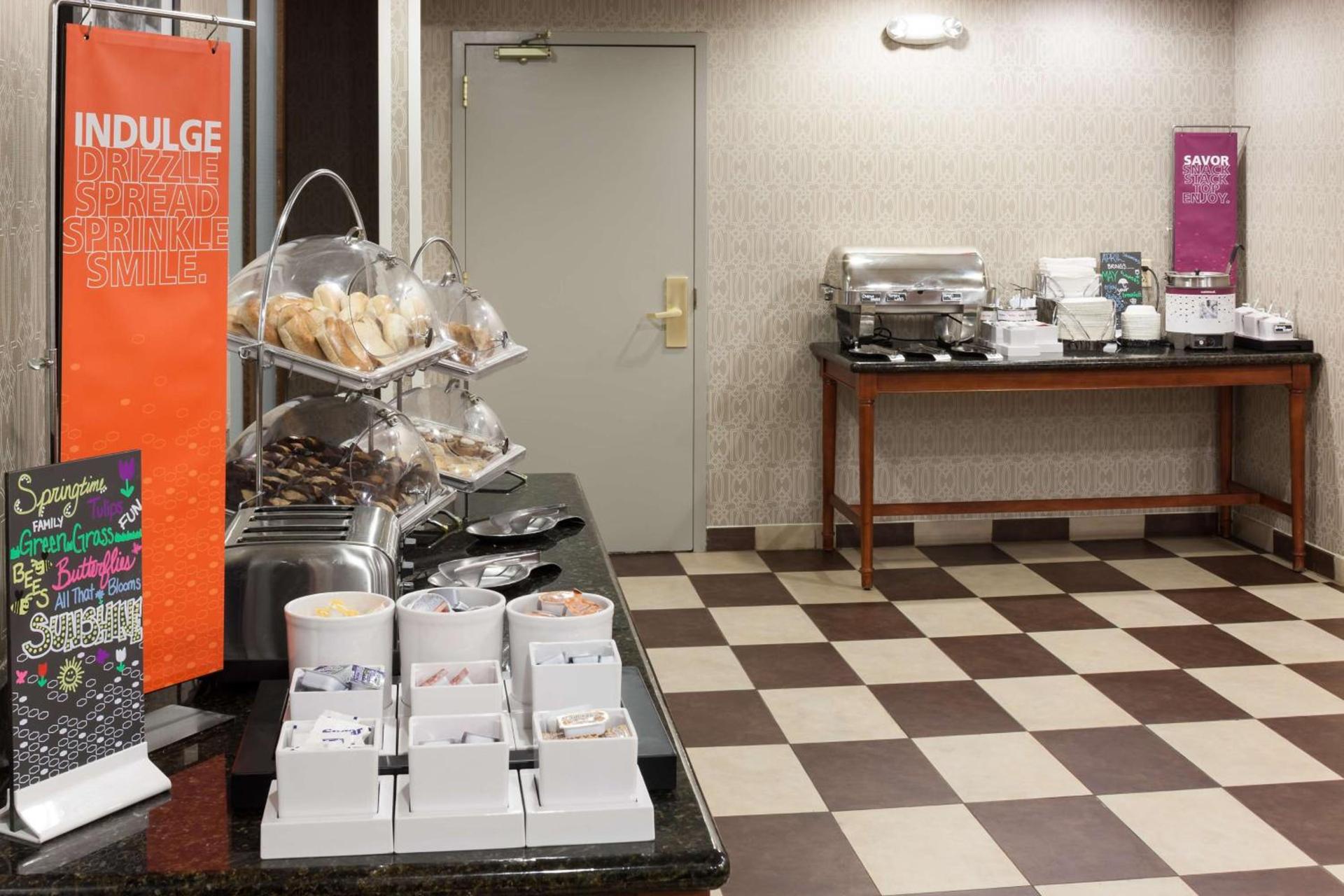 Hampton Inn & Suites Cedar Rapids photo 8