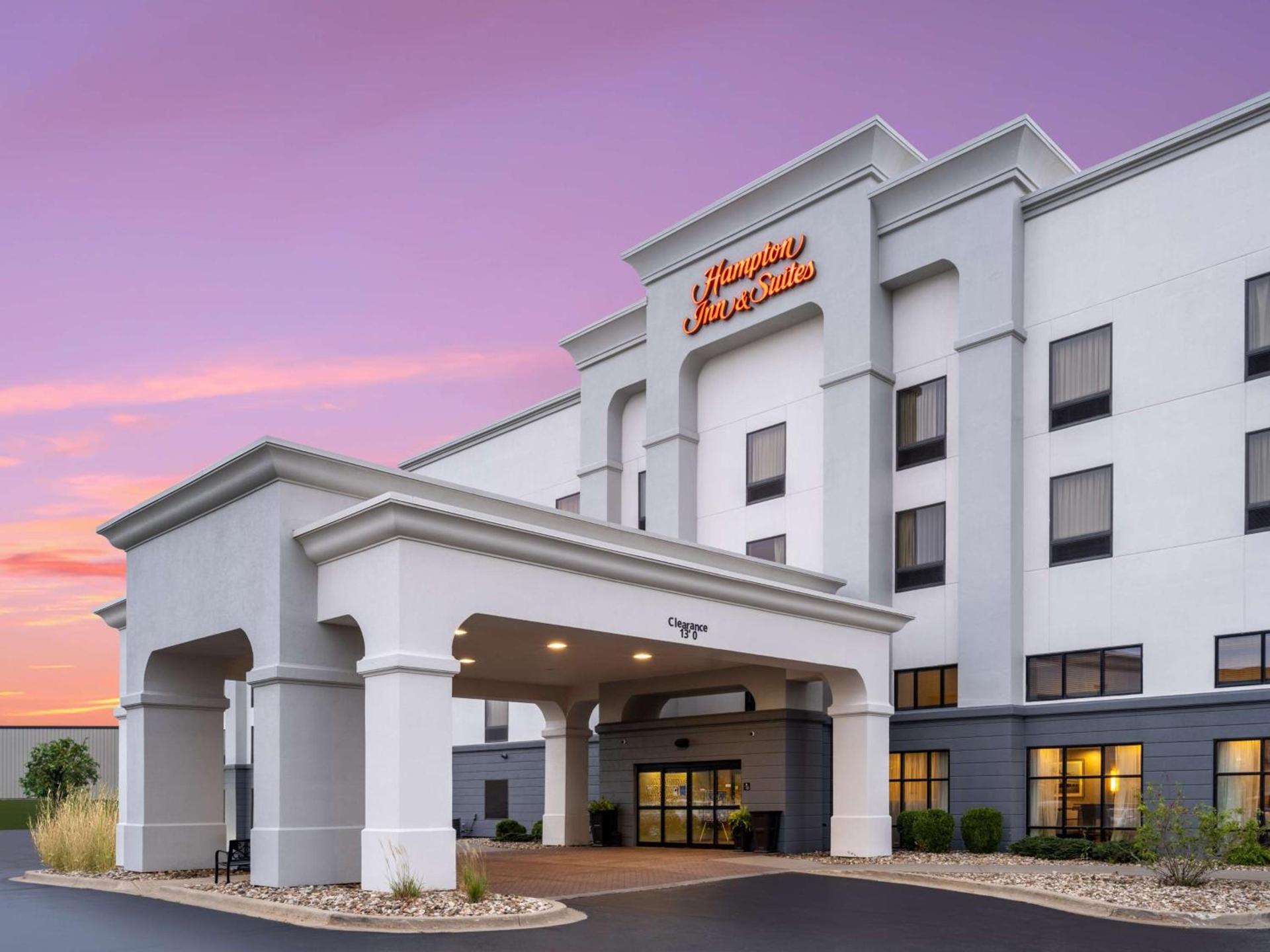Hampton Inn & Suites Cedar Rapids photo 2