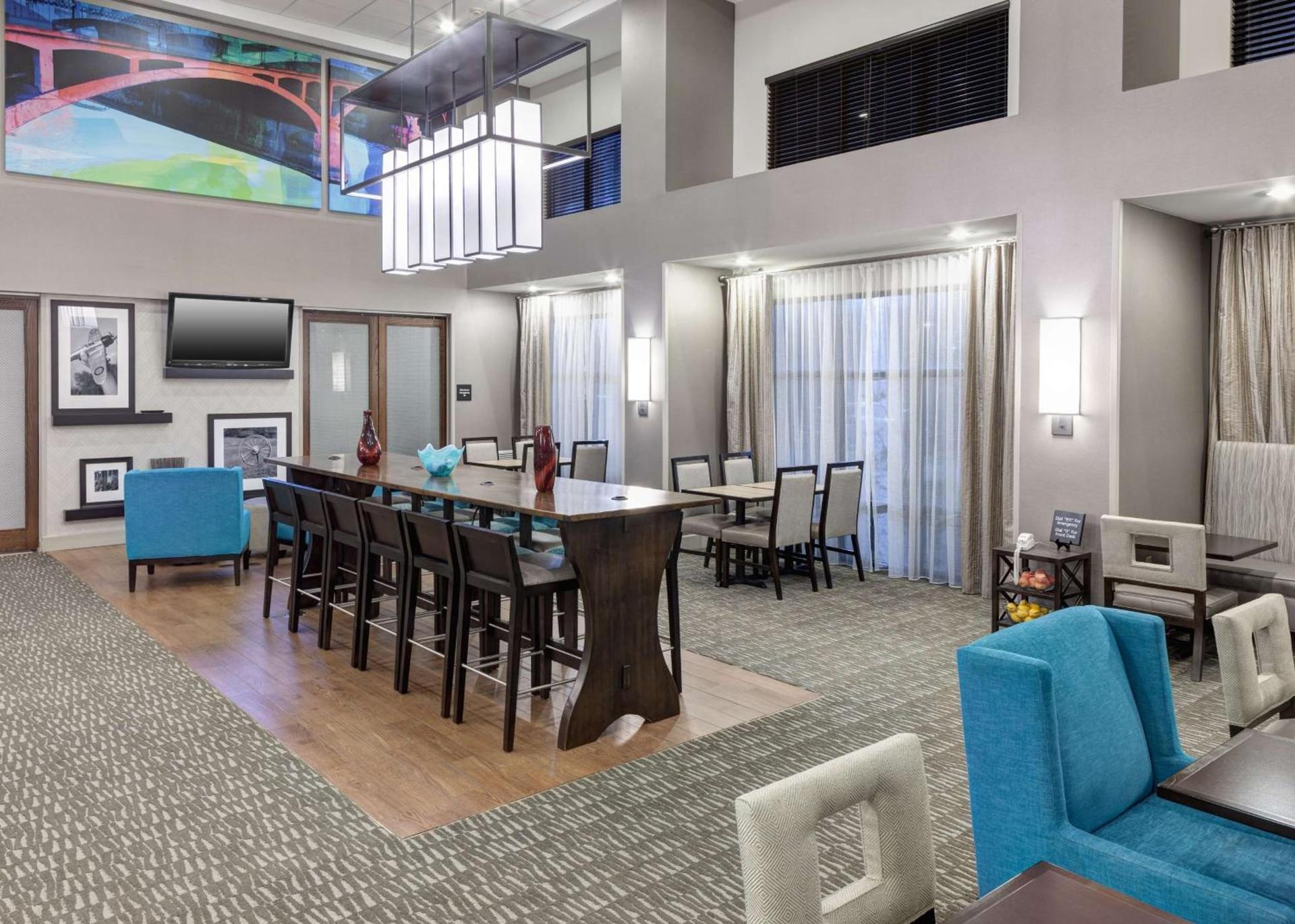 Hampton Inn & Suites Cedar Rapids photo 3