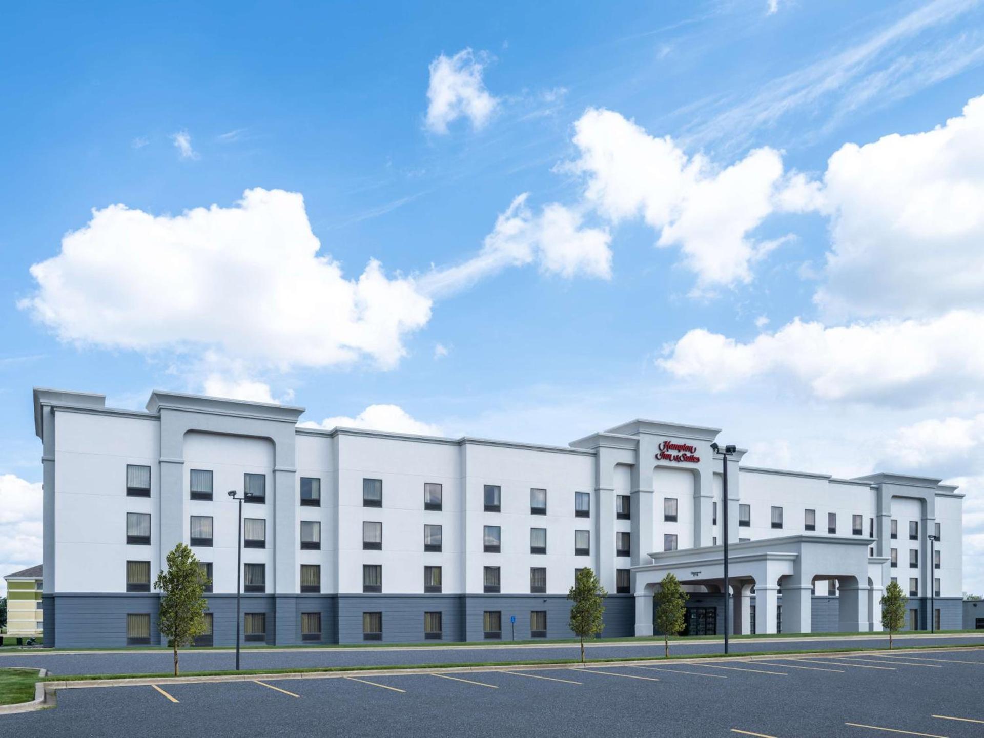 Hampton Inn & Suites Cedar Rapids photo 1