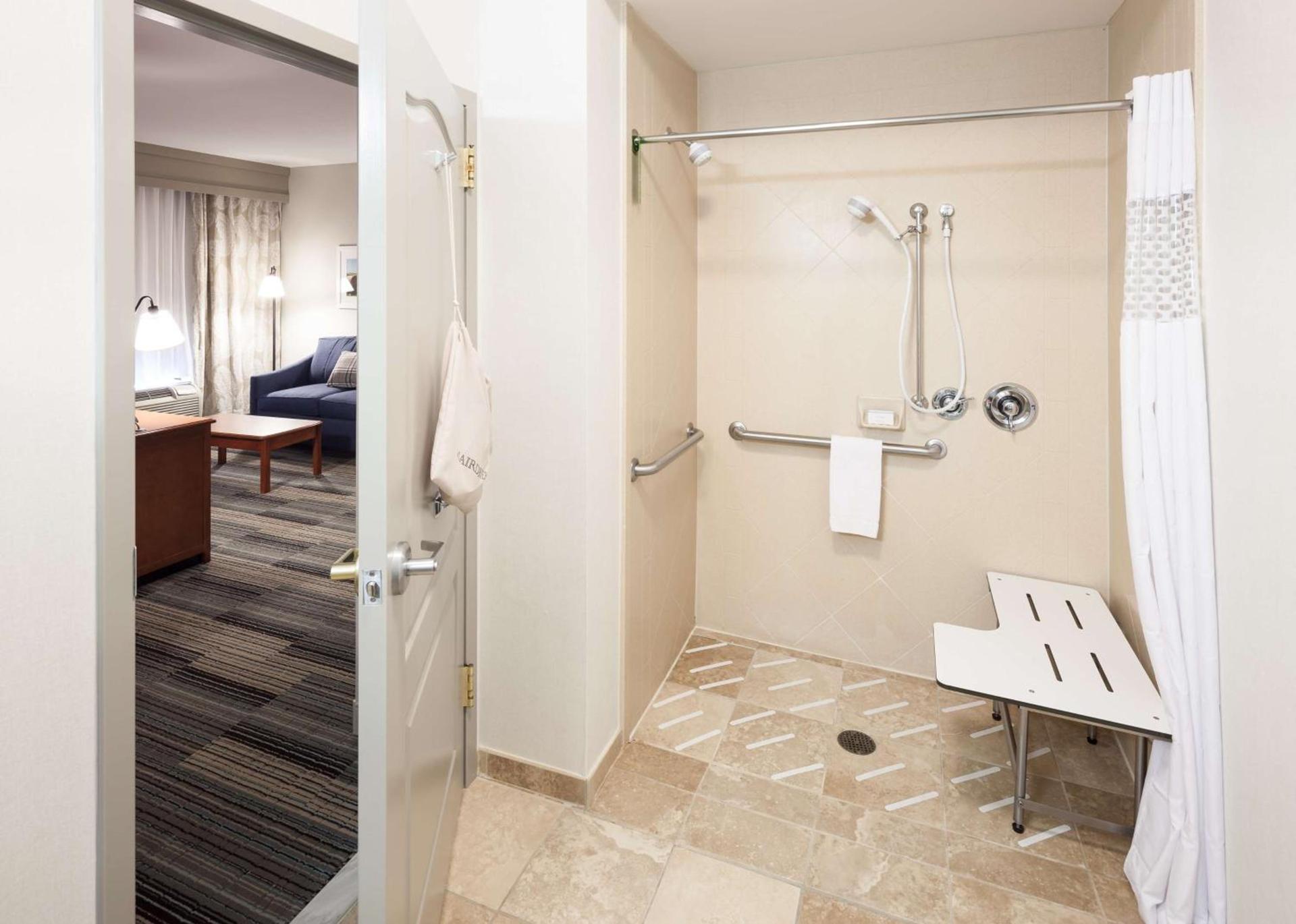 Hampton Inn & Suites Cedar Rapids photo 12