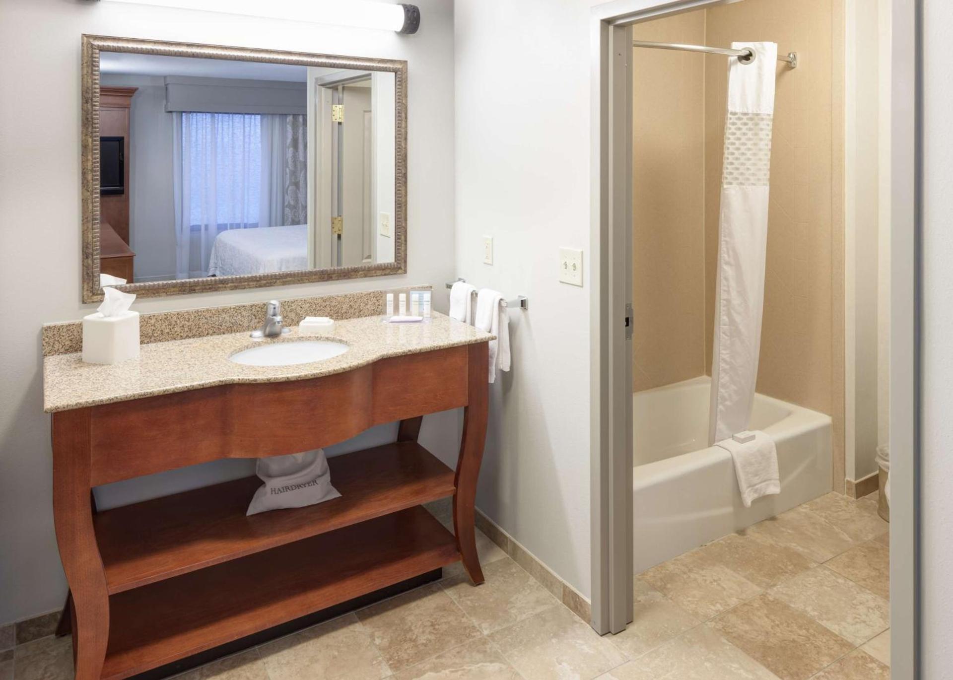 Hampton Inn & Suites Cedar Rapids photo 16