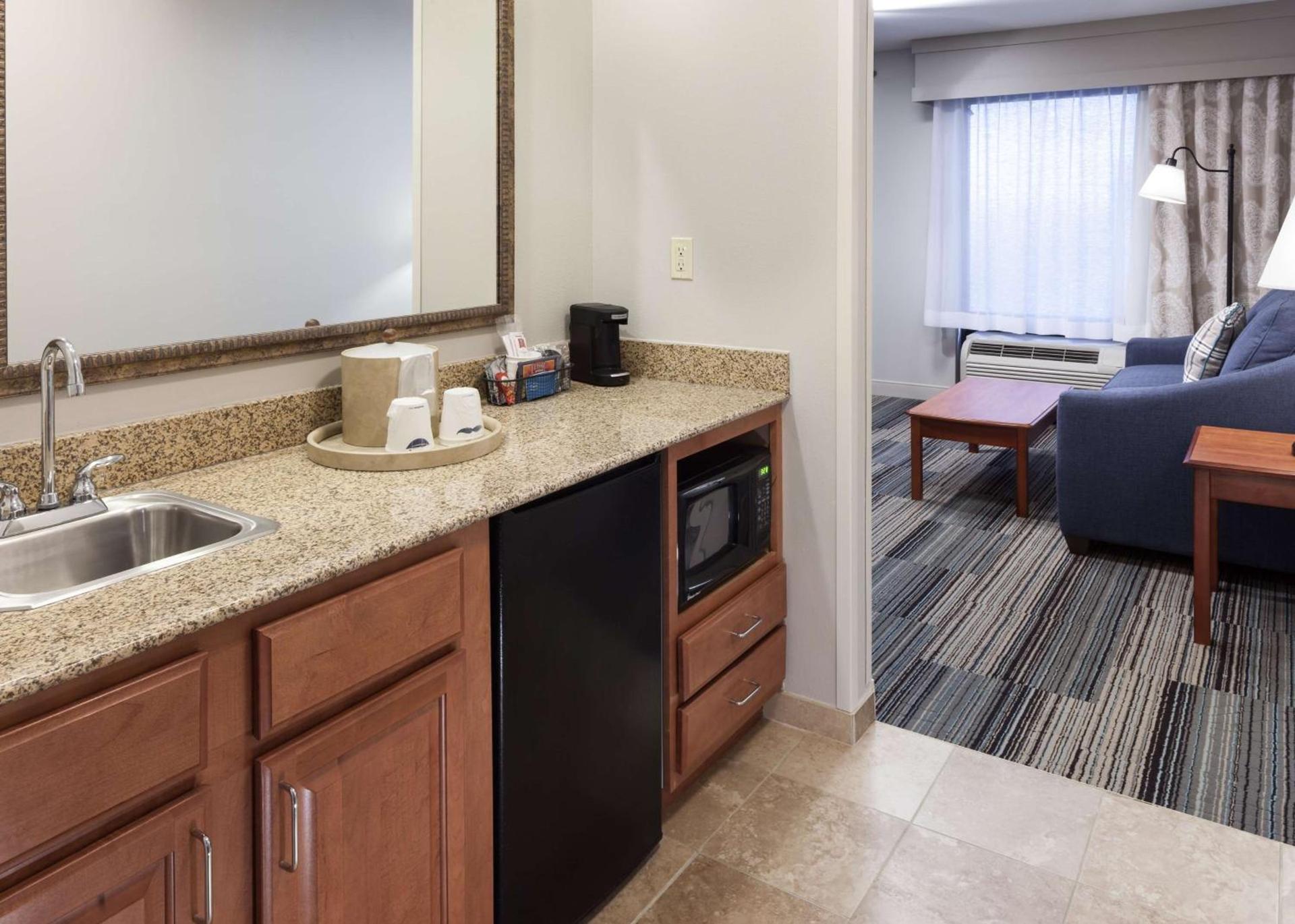 Hampton Inn & Suites Cedar Rapids photo 18
