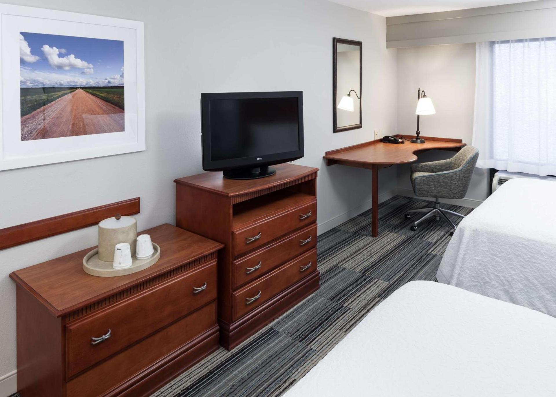 Hampton Inn & Suites Cedar Rapids photo 23