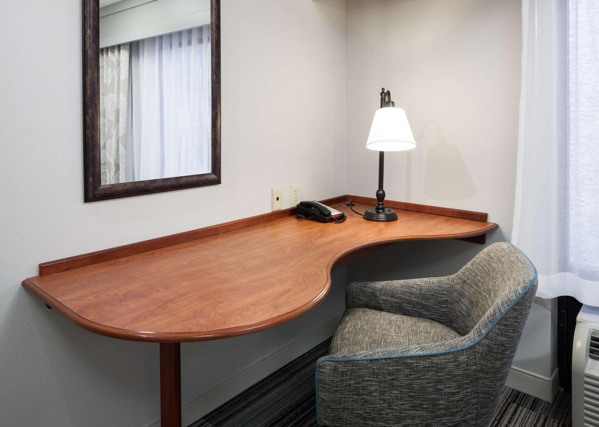 Hampton Inn & Suites Cedar Rapids photo 25
