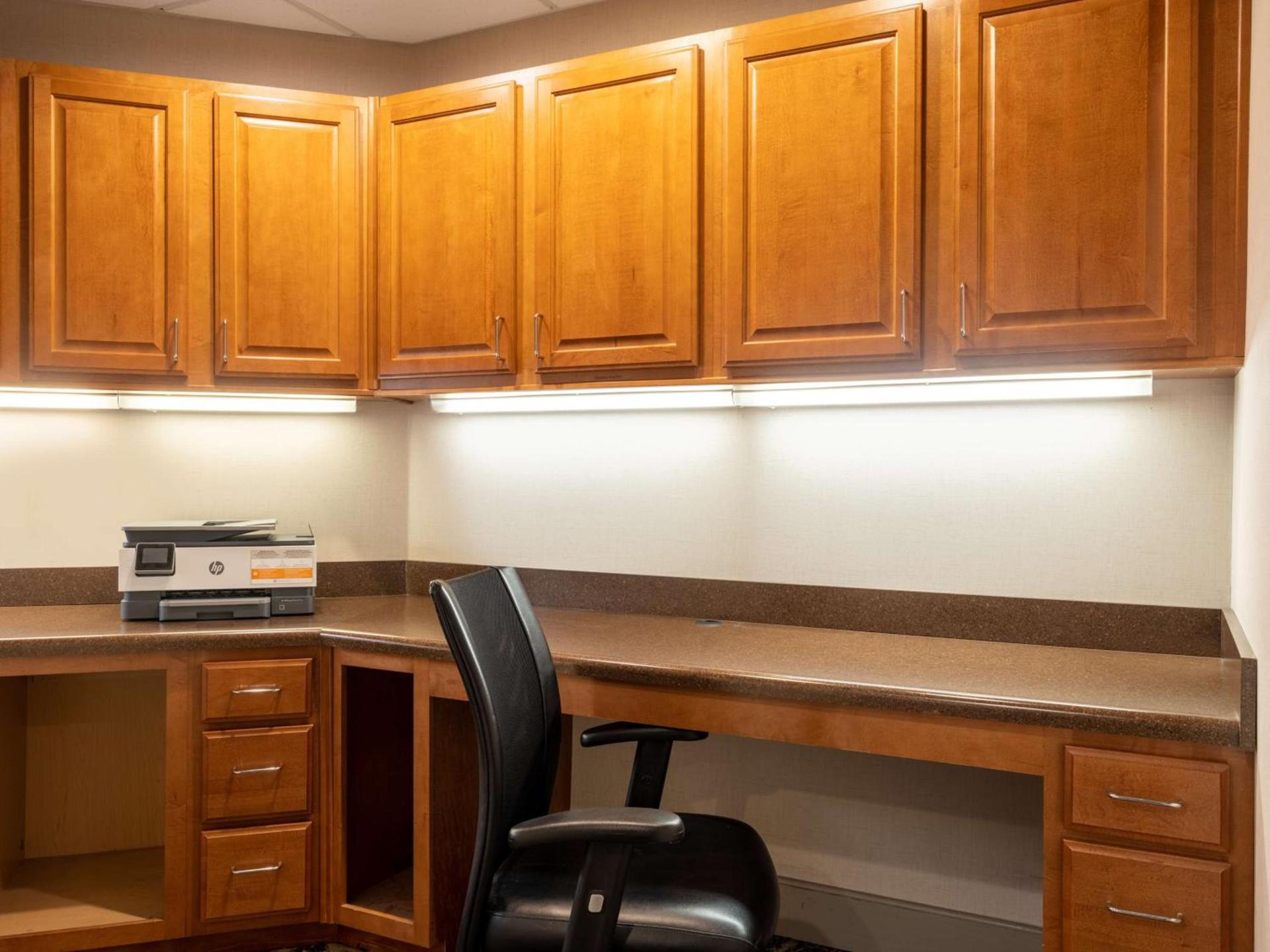 Hampton Inn & Suites Cedar Rapids photo 30