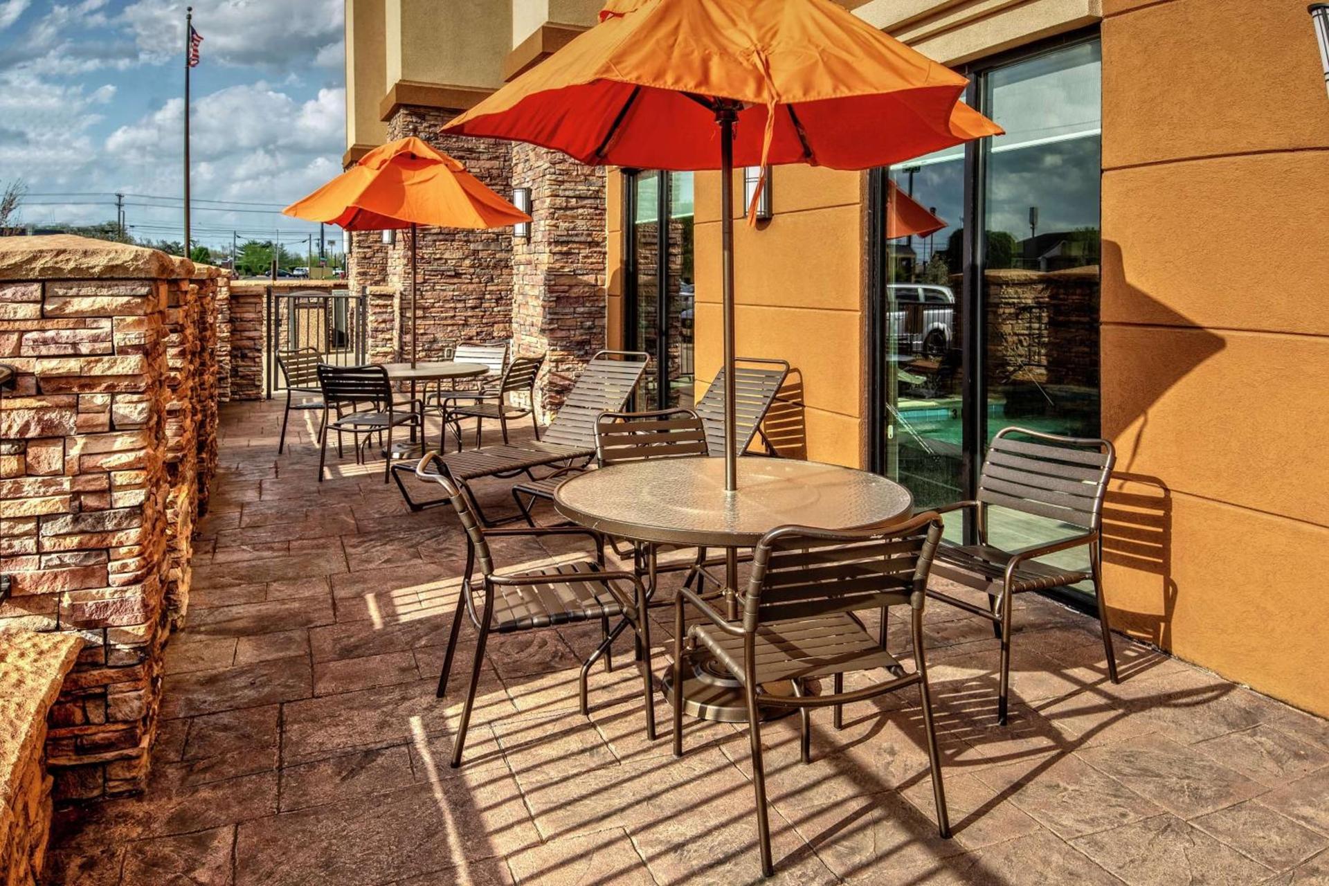 Hampton Inn & Suites Clarksville photo 2