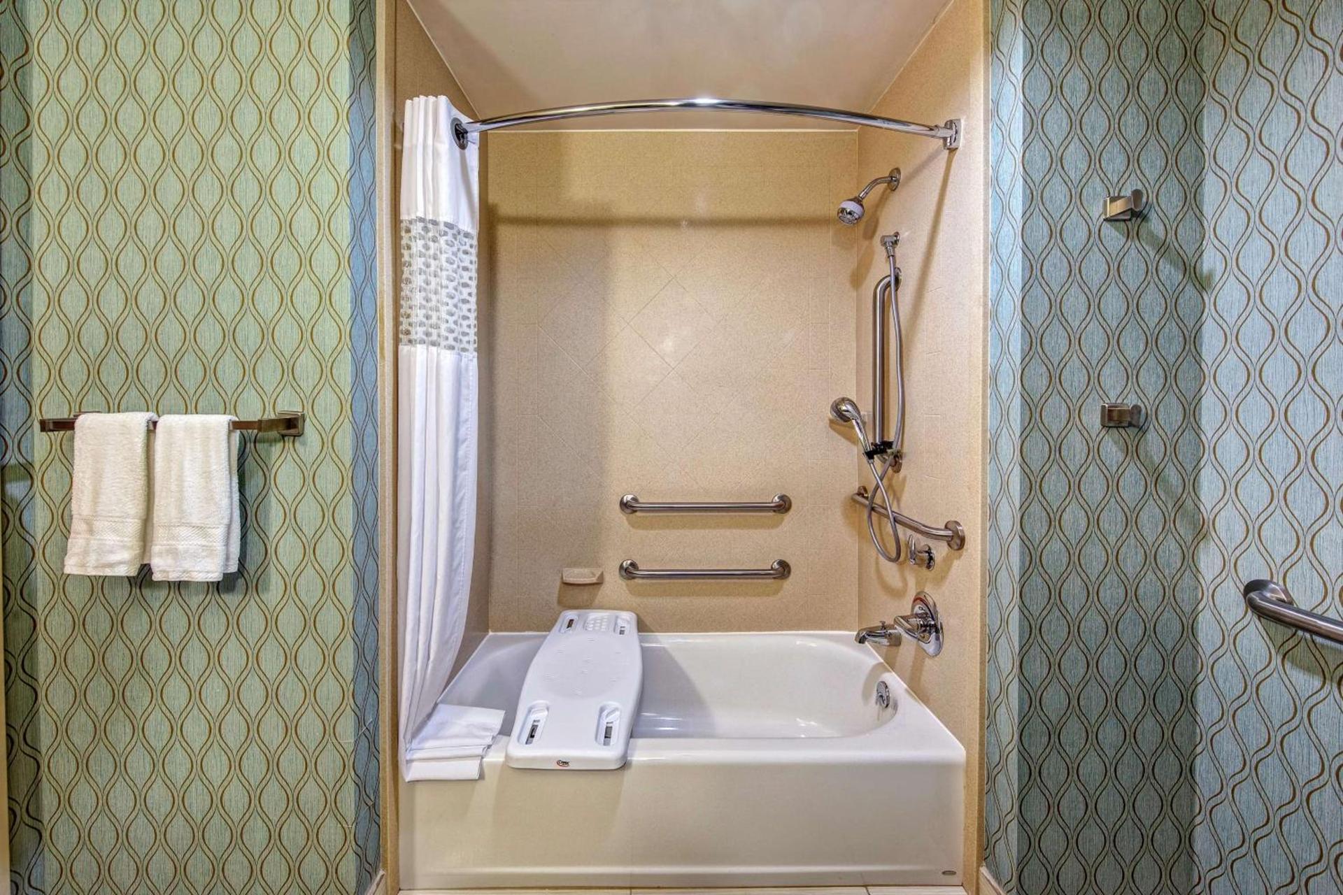Hampton Inn & Suites Clarksville photo 35