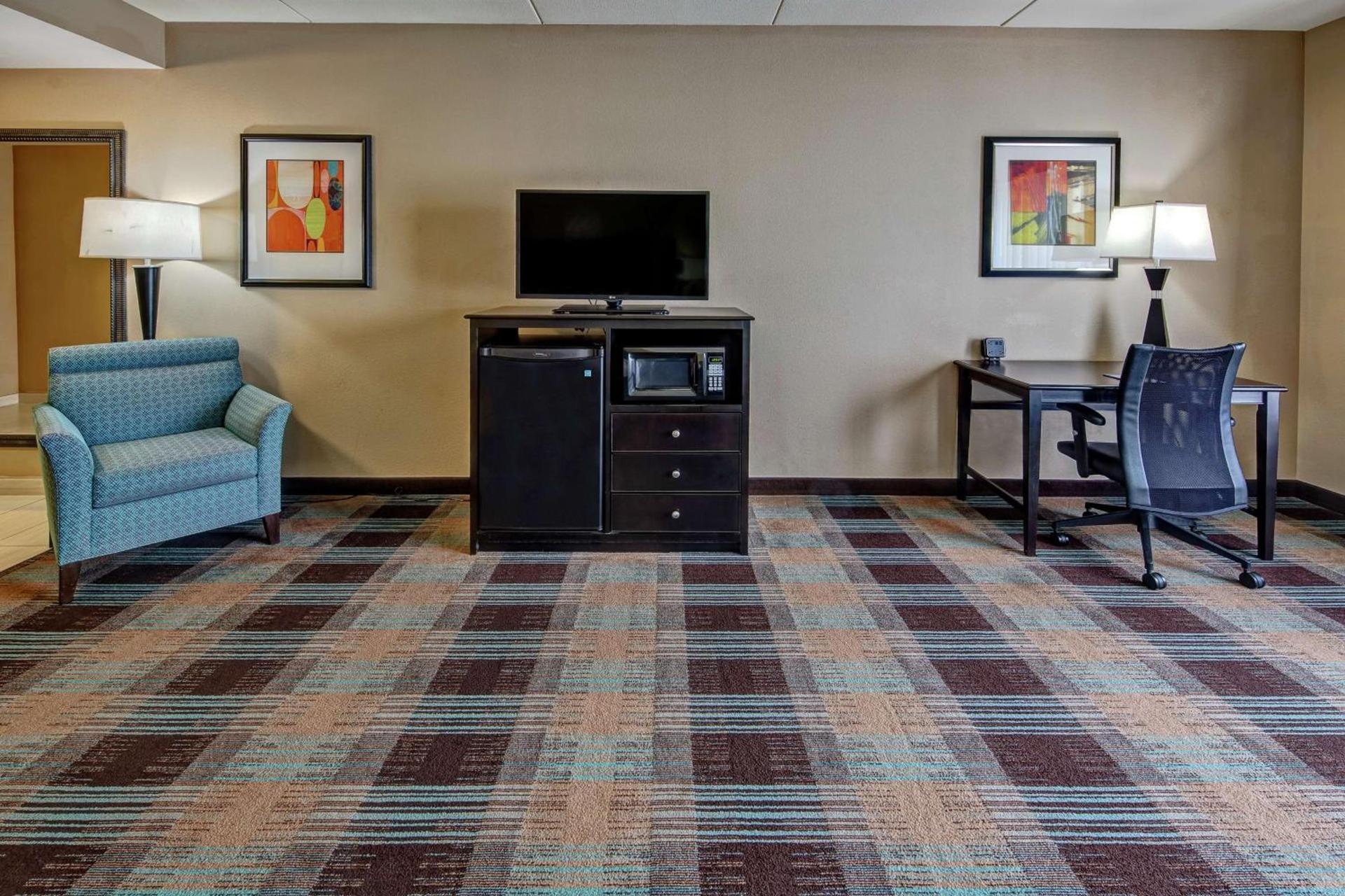 Hampton Inn & Suites Clarksville photo 42