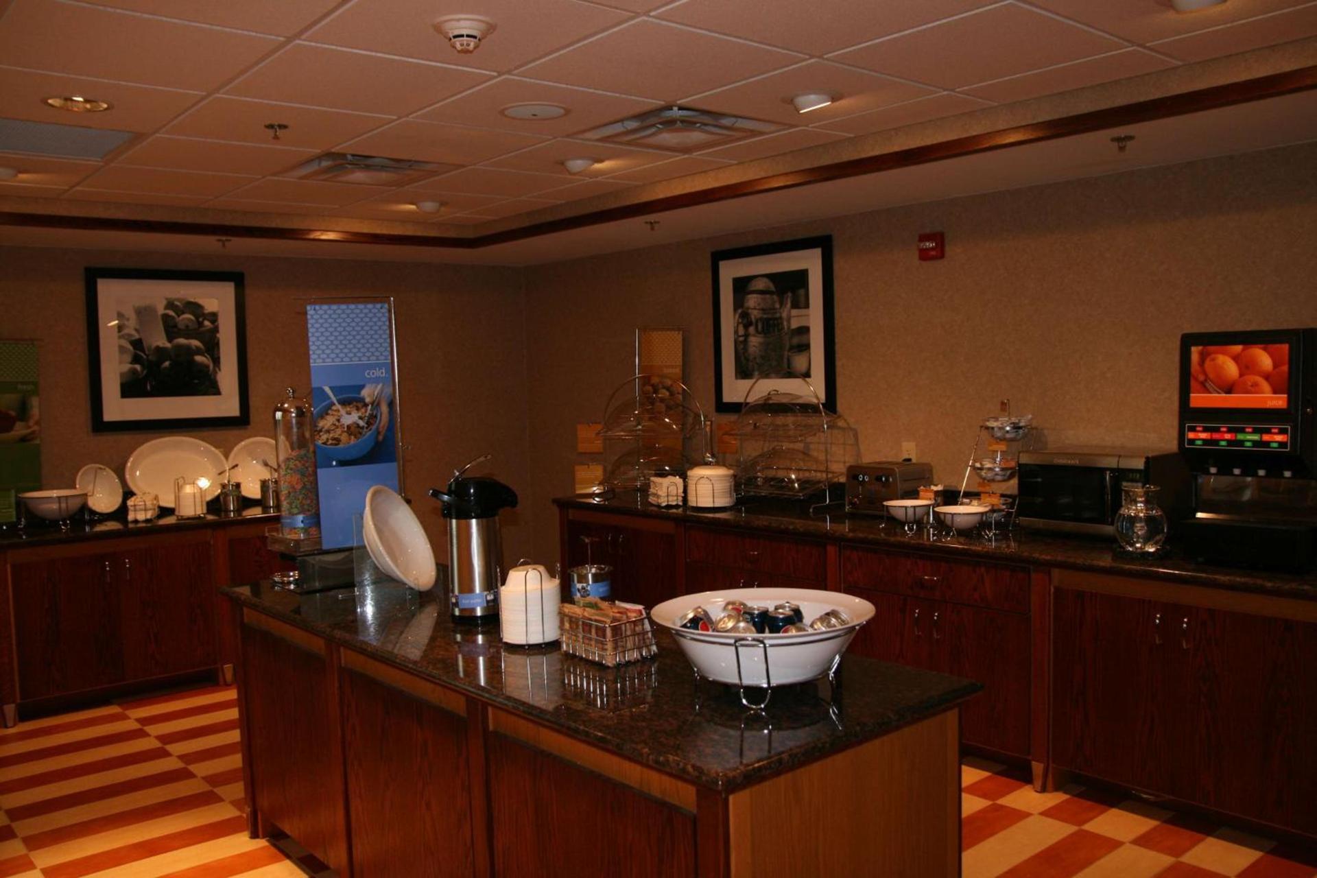 Hampton Inn & Suites Cleveland-Mentor photo 7