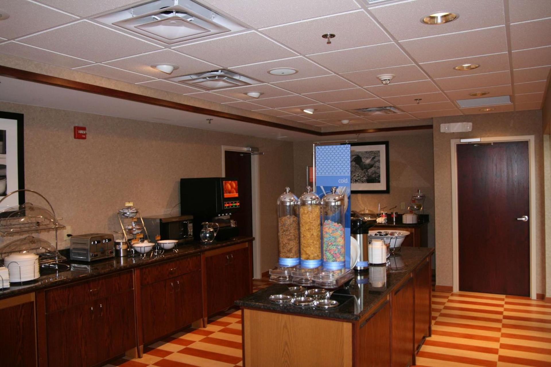 Hampton Inn & Suites Cleveland-Mentor photo 10