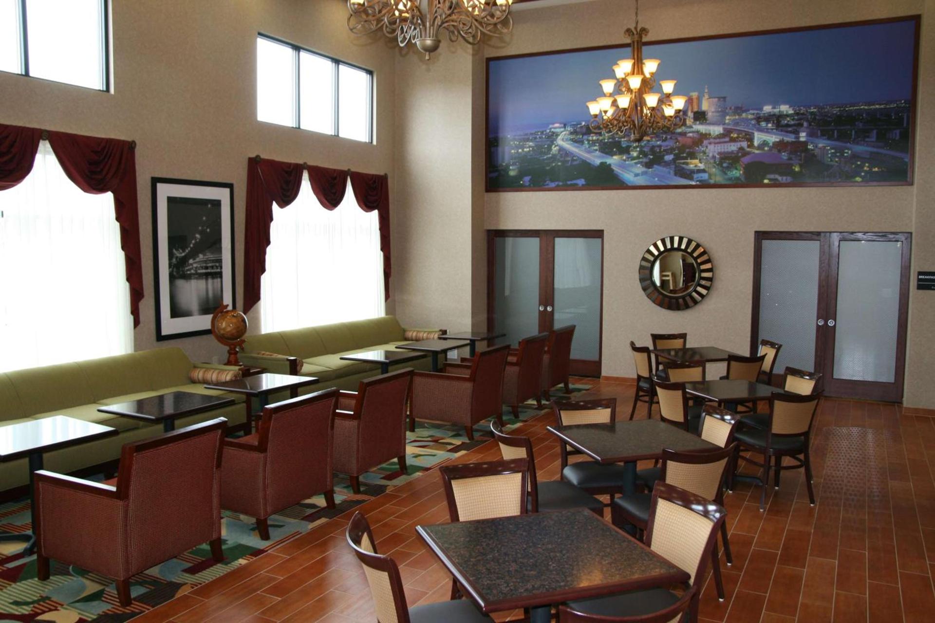 Hampton Inn & Suites Cleveland-Mentor photo 9