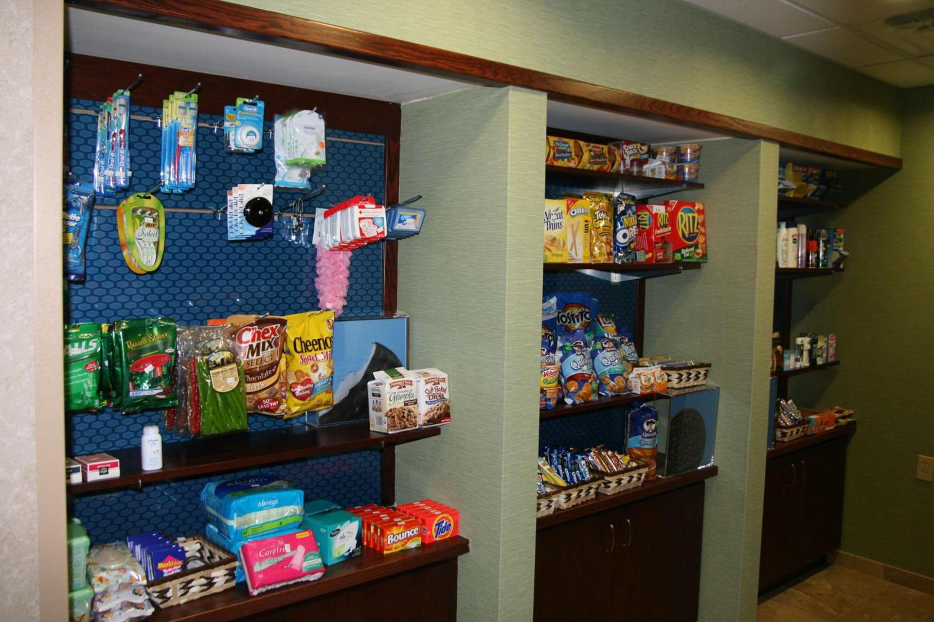 Hampton Inn & Suites Cleveland-Mentor photo 8