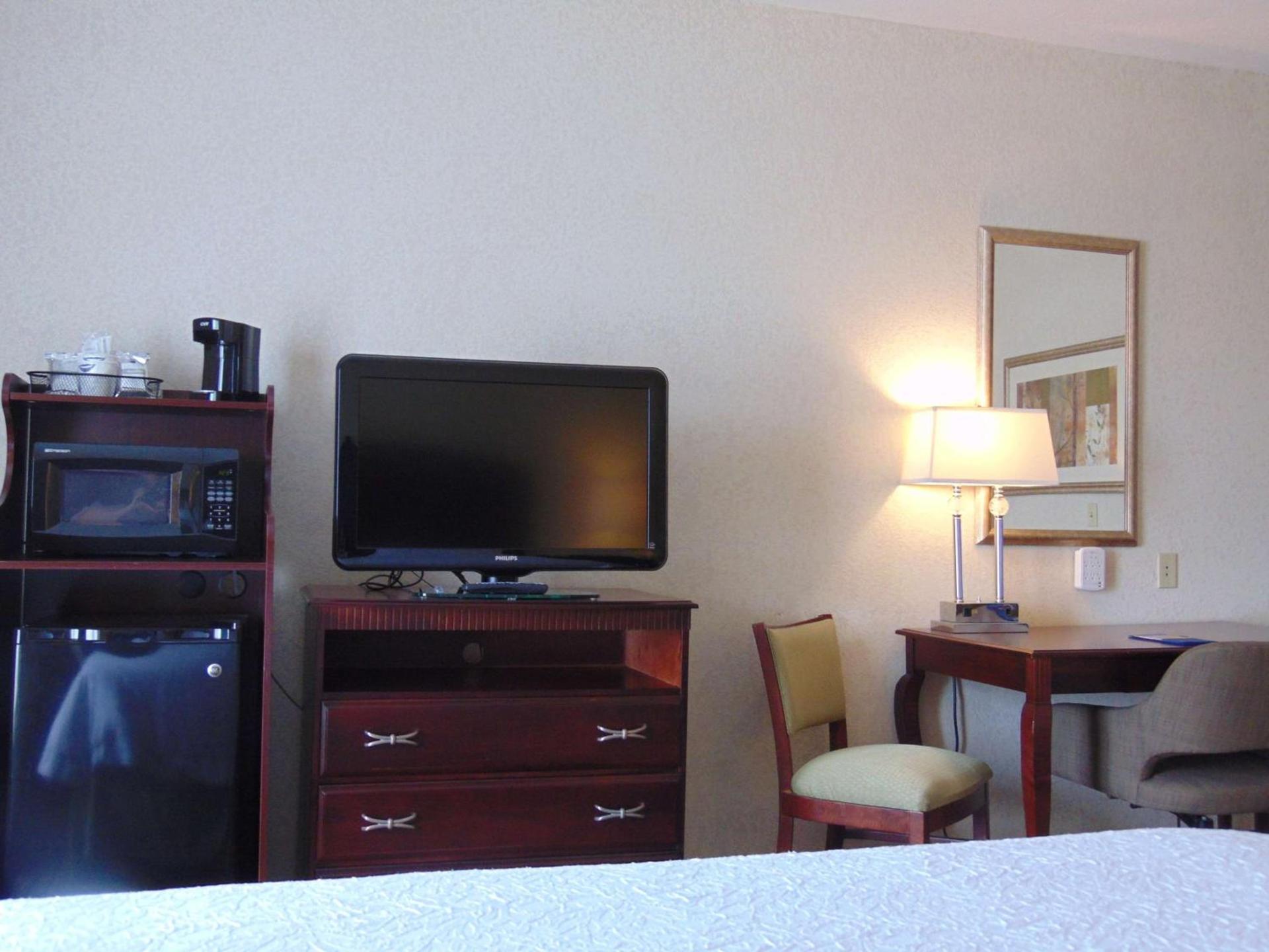 Hampton Inn & Suites Cleveland-Mentor photo 14