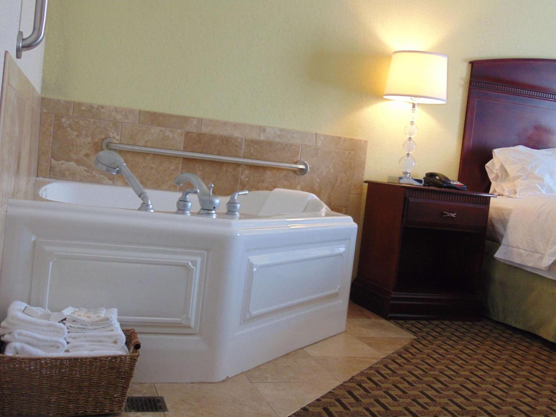 Hampton Inn & Suites Cleveland-Mentor photo 17