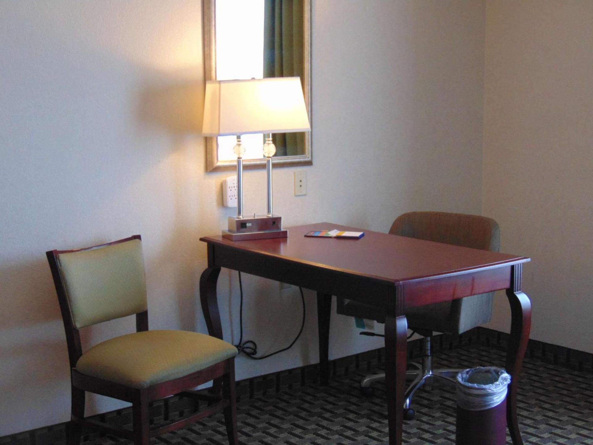 Hampton Inn & Suites Cleveland-Mentor photo 20