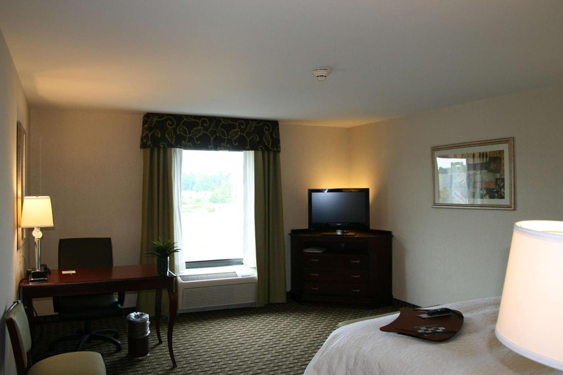 Hampton Inn & Suites Cleveland-Mentor photo 29