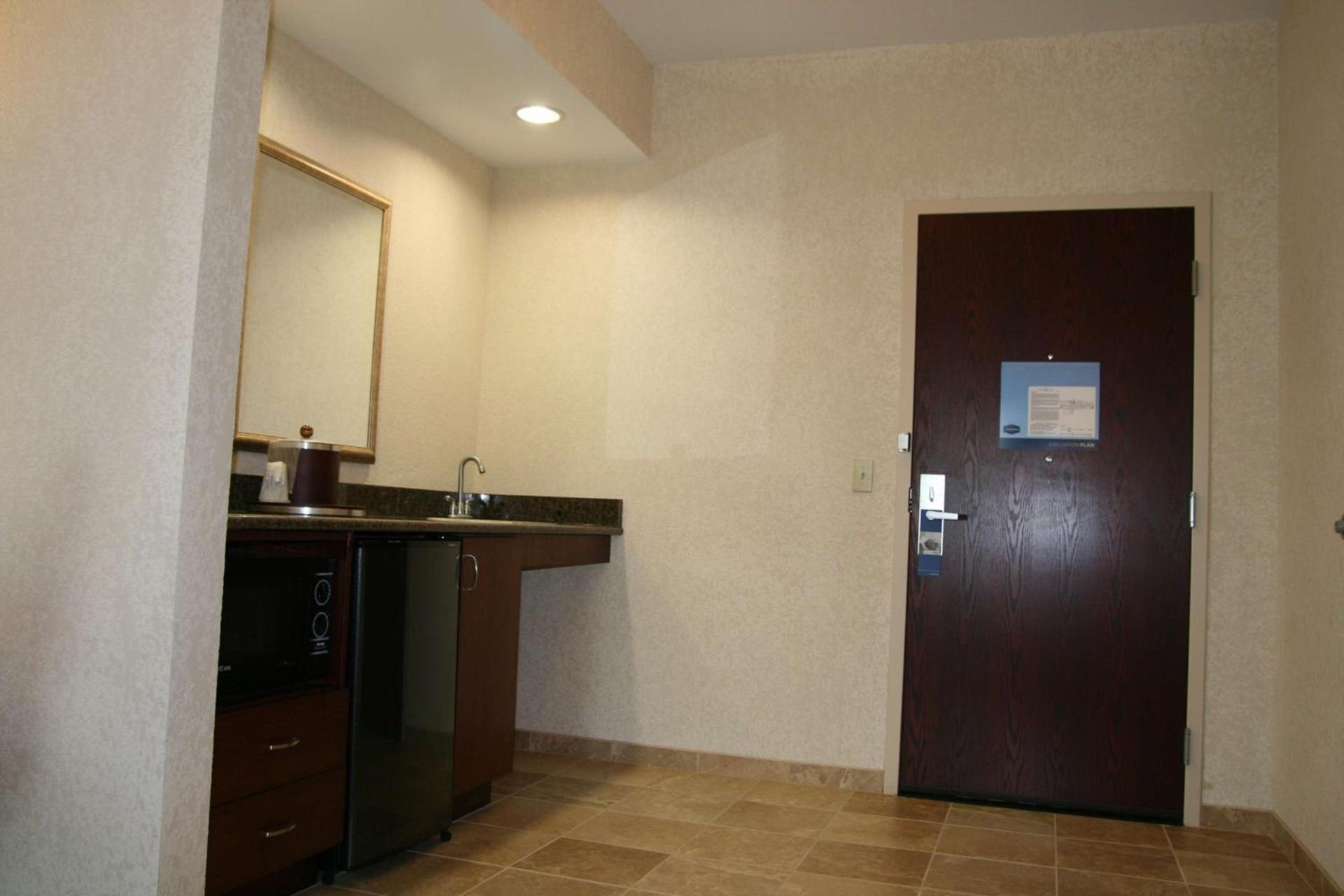 Hampton Inn & Suites Cleveland-Mentor photo 33