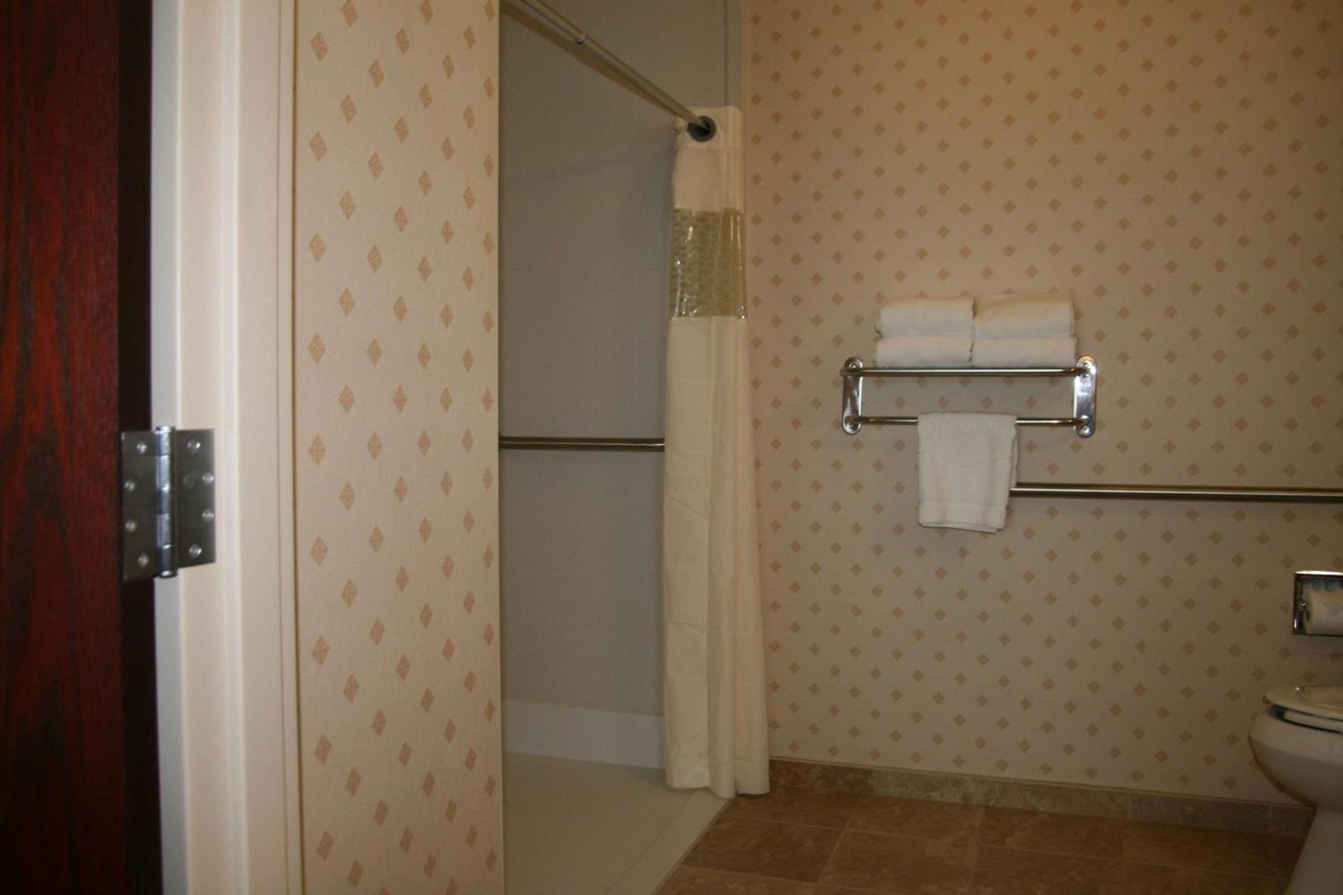 Hampton Inn & Suites Cleveland-Mentor photo 32