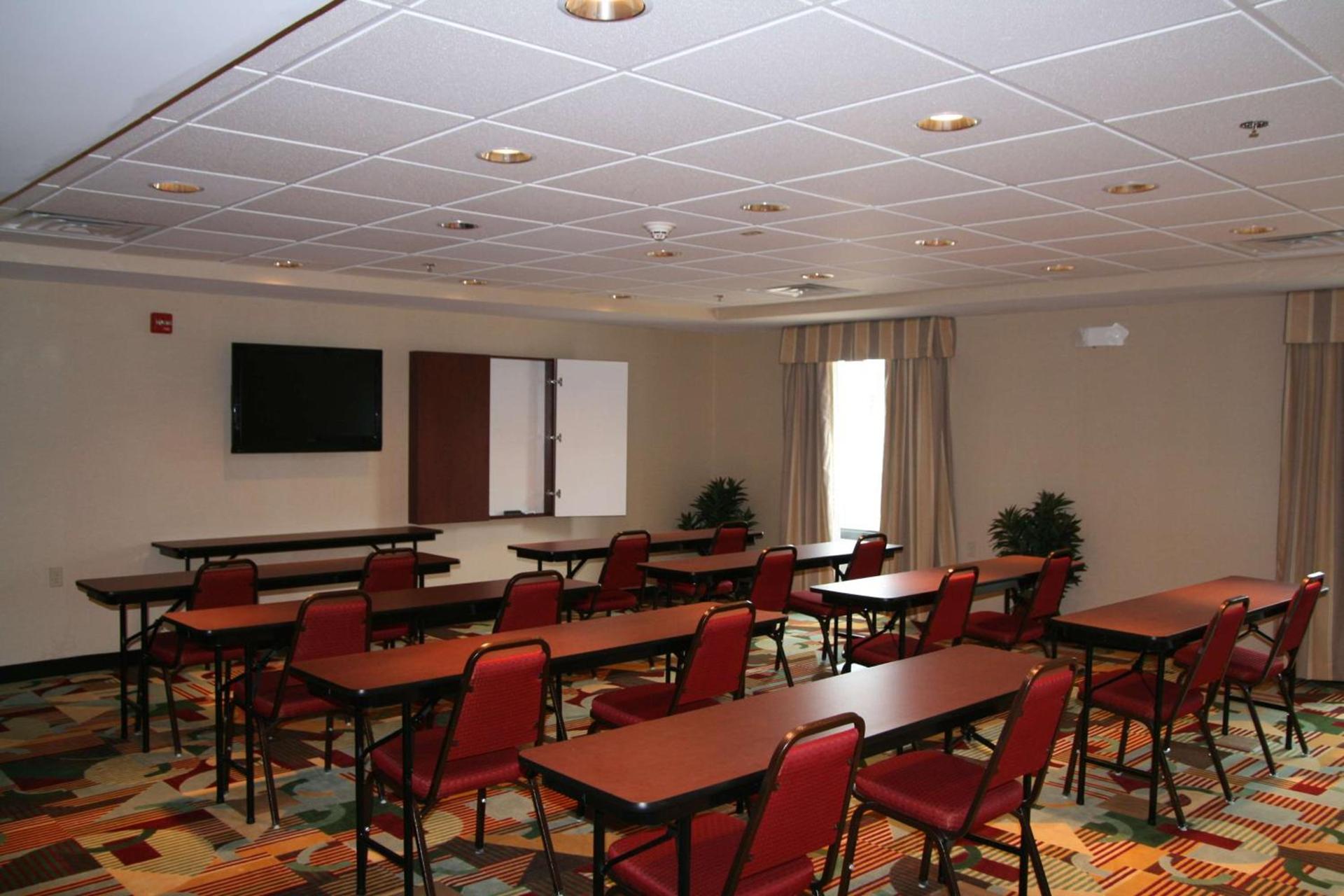 Hampton Inn & Suites Cleveland-Mentor photo 35