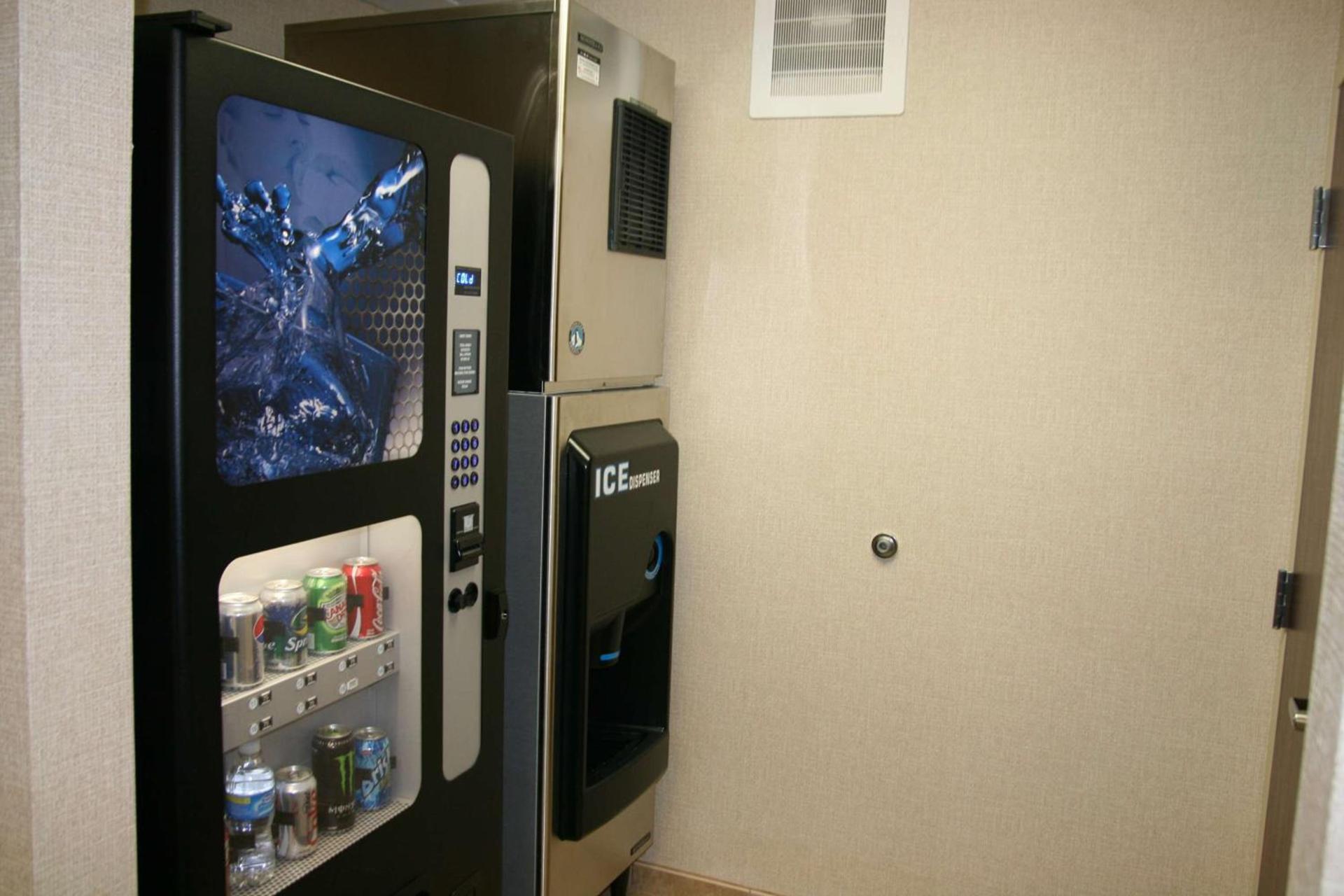 Hampton Inn & Suites Cleveland-Mentor photo 37