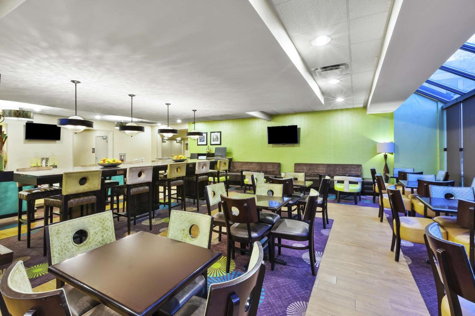 Hampton Inn Clinton photo 4