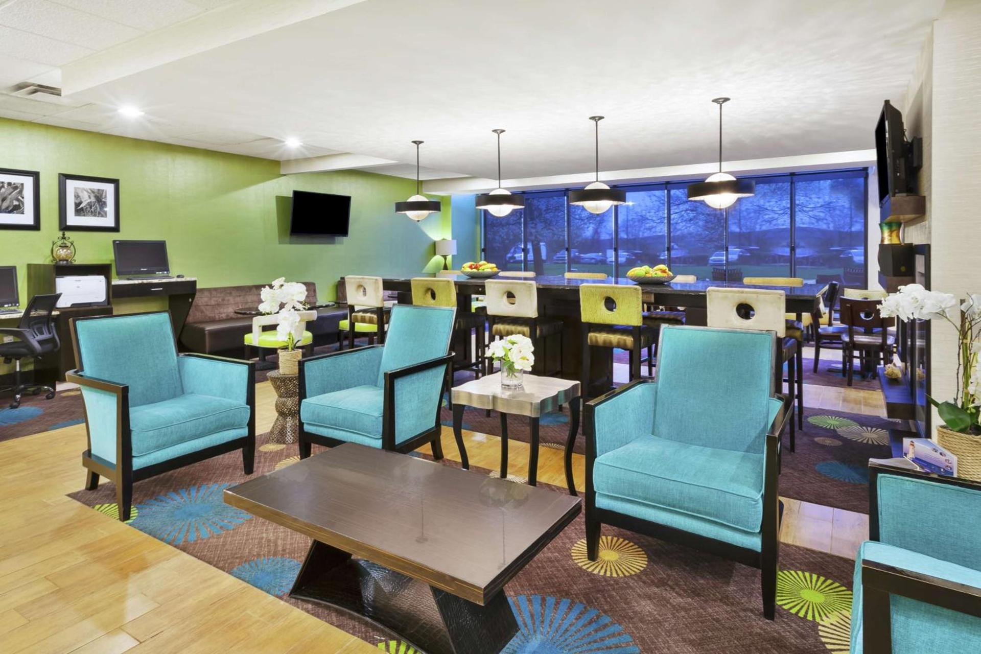 Hampton Inn Clinton photo 6