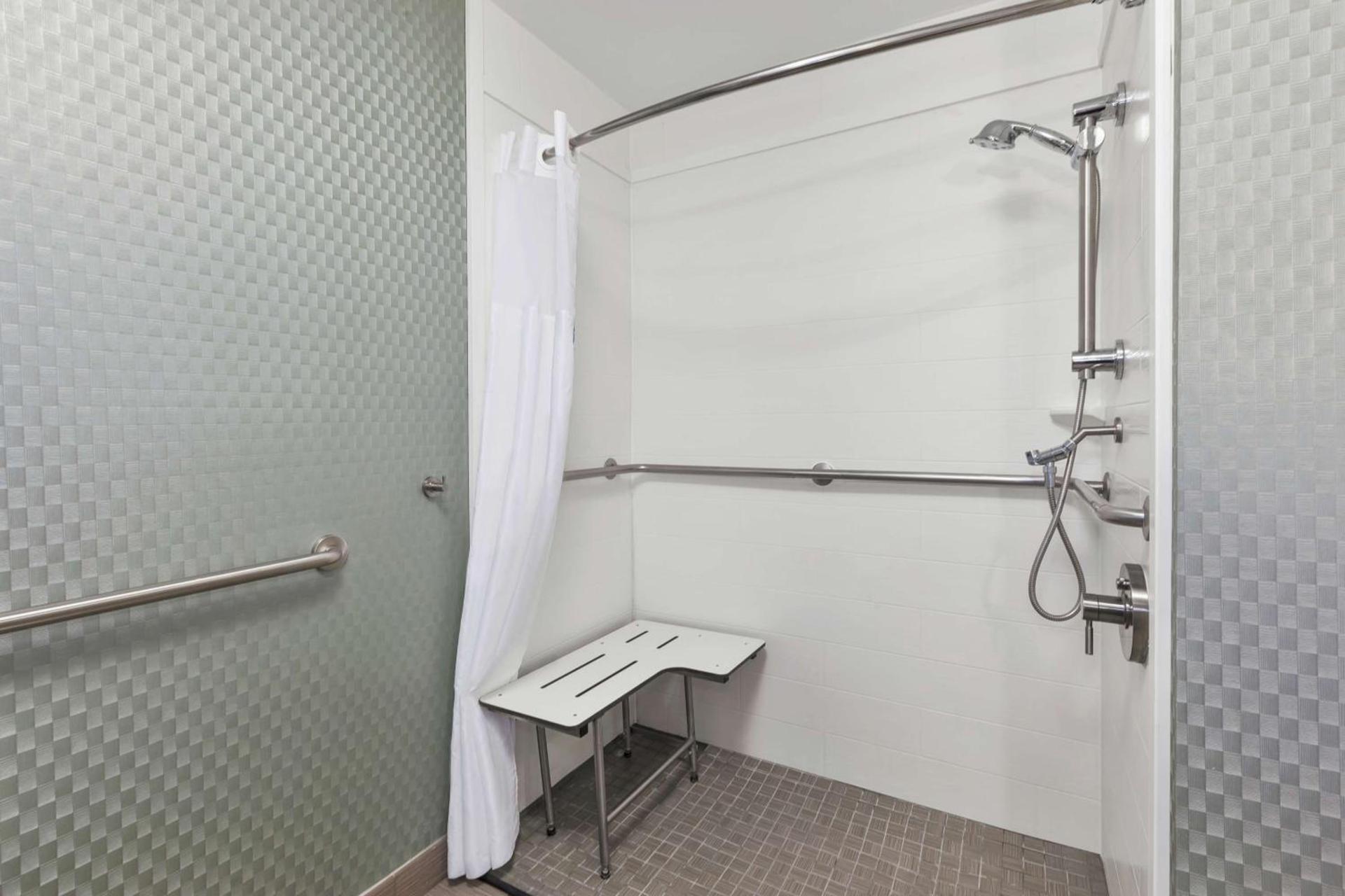 Hampton Inn Clinton photo 12