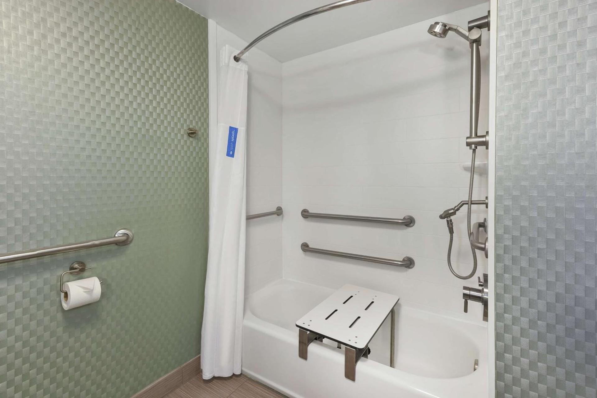 Hampton Inn Clinton photo 17