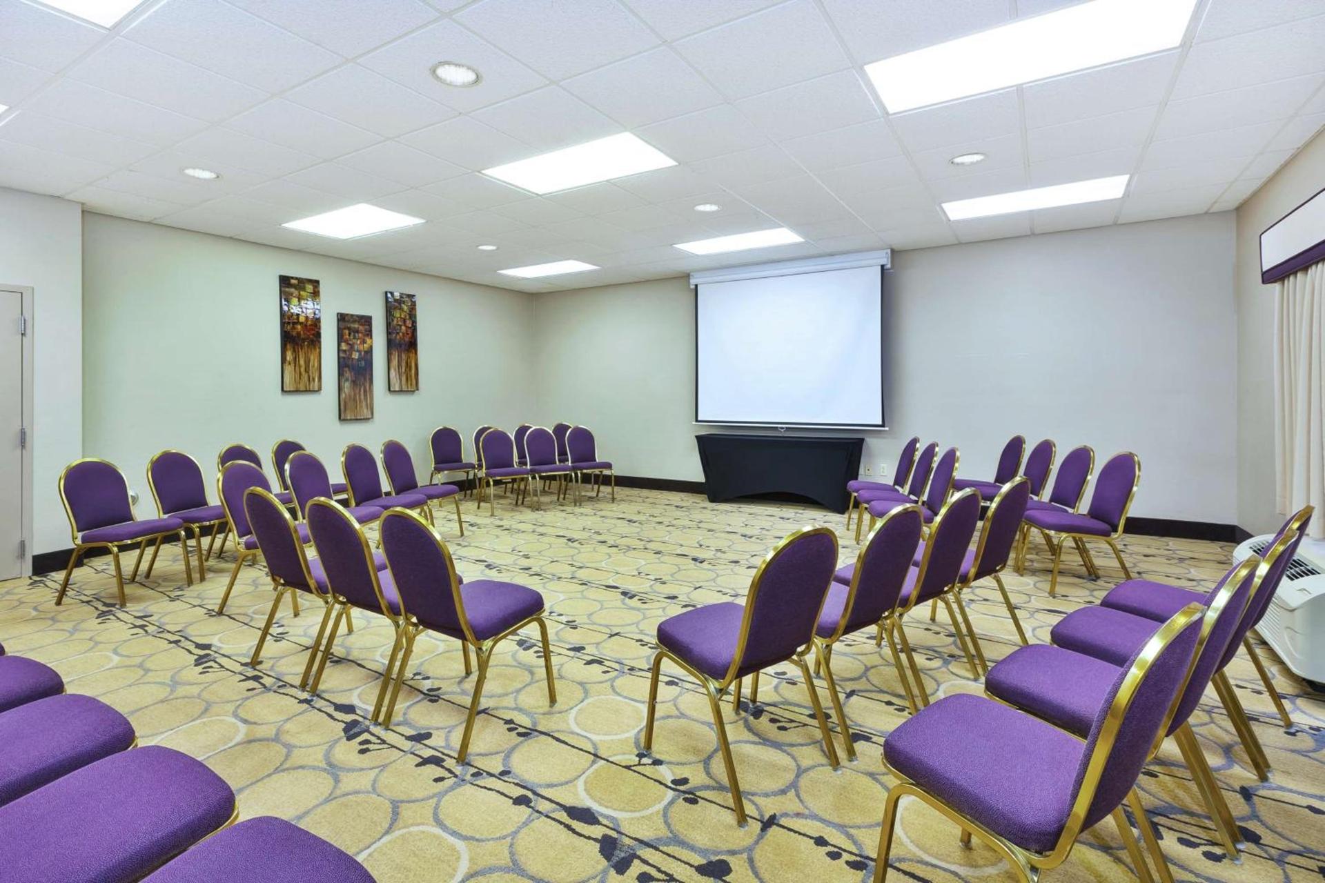 Hampton Inn Clinton photo 25
