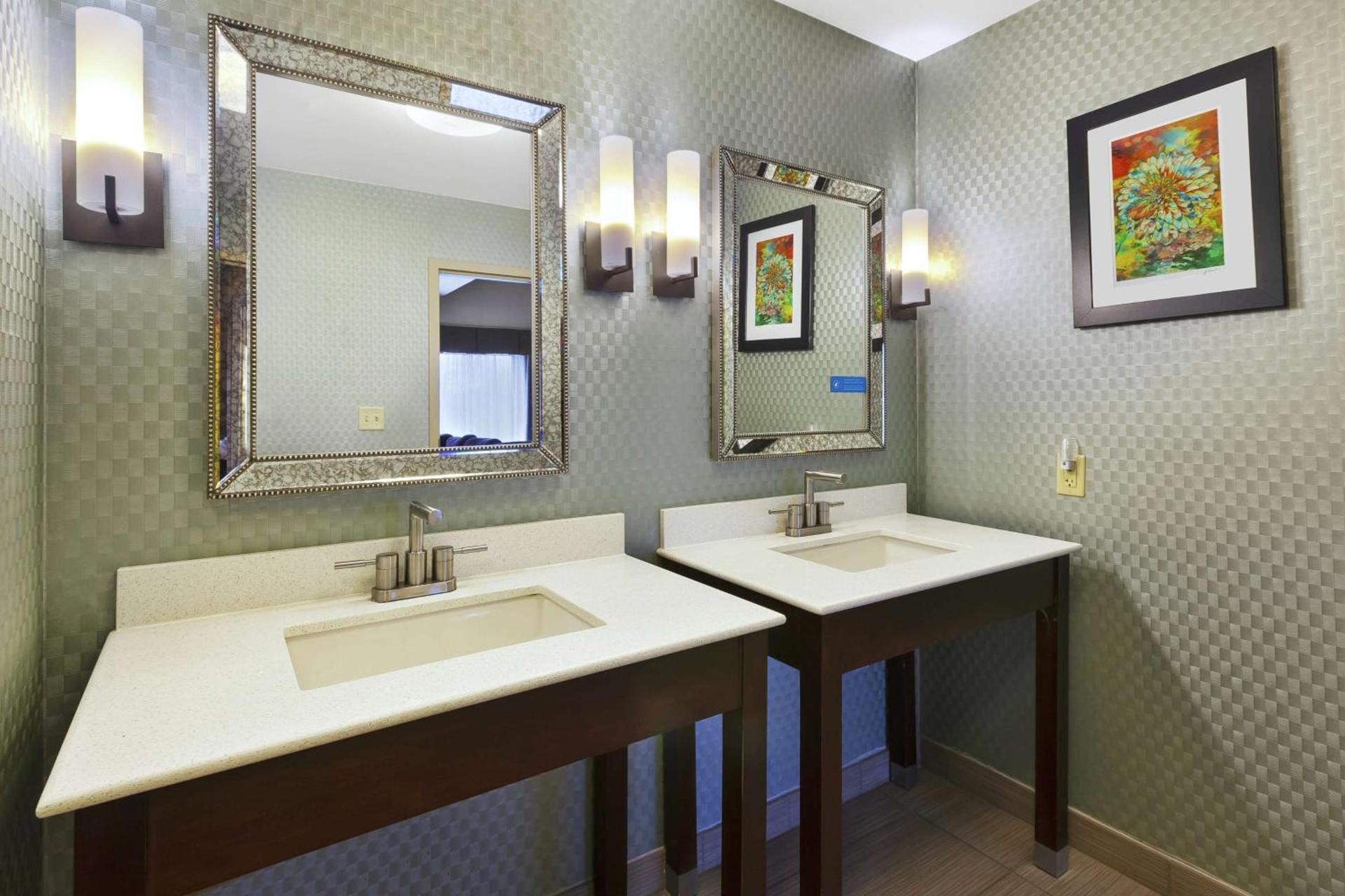 Hampton Inn Clinton photo 24