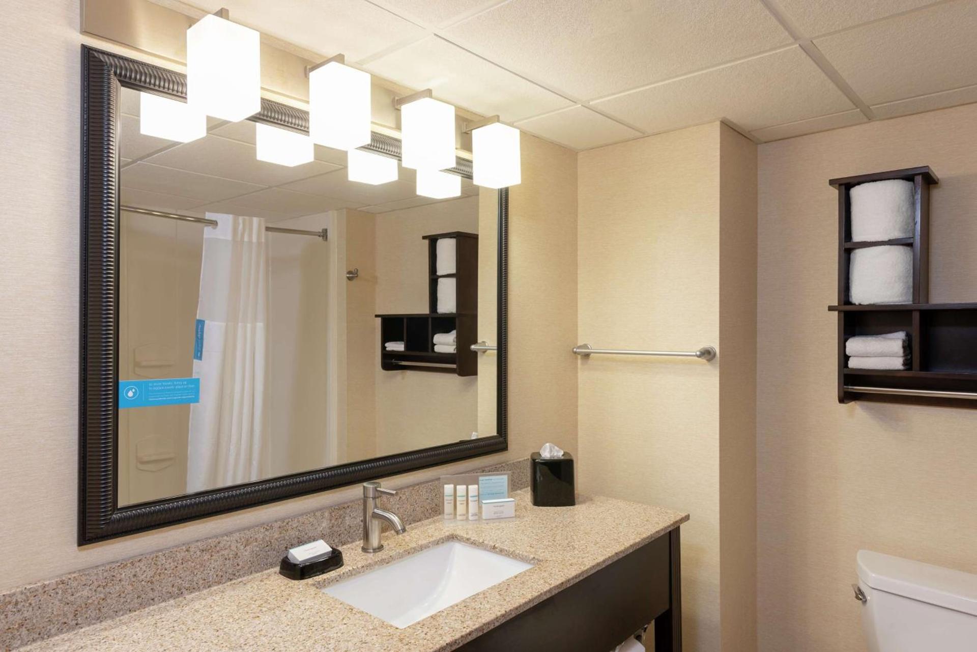 Hampton Inn & Suites Cleveland-Airport/Middleburg Heights photo 34